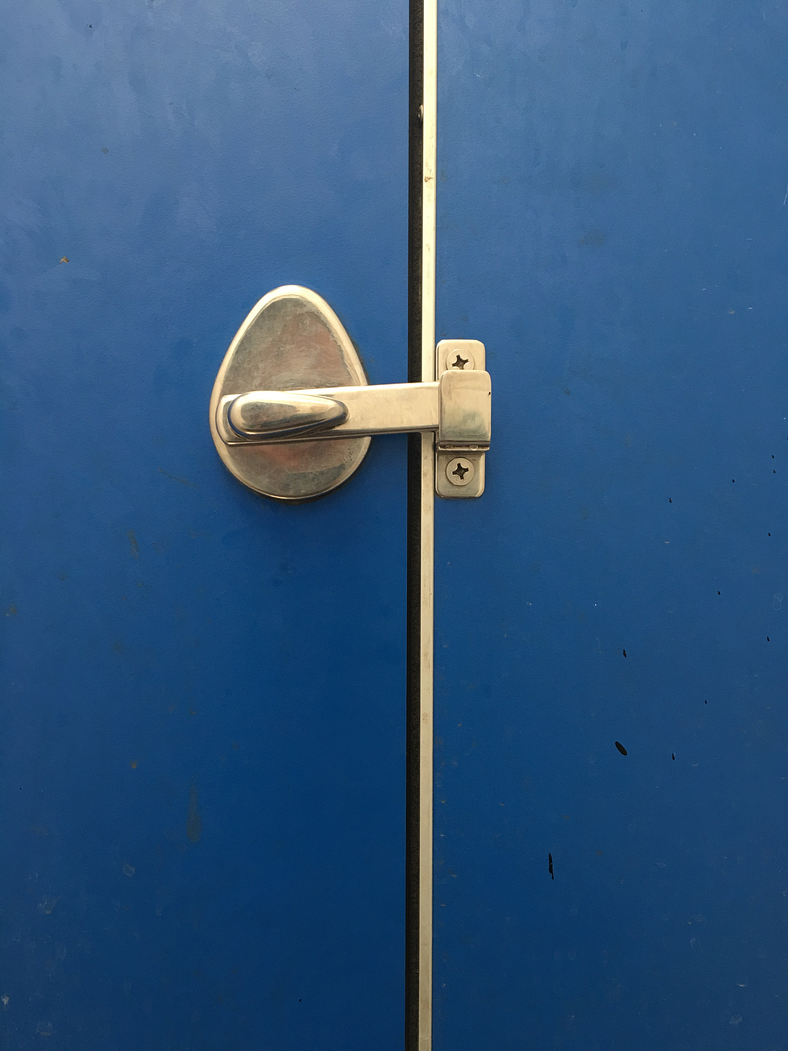 bathroom door close