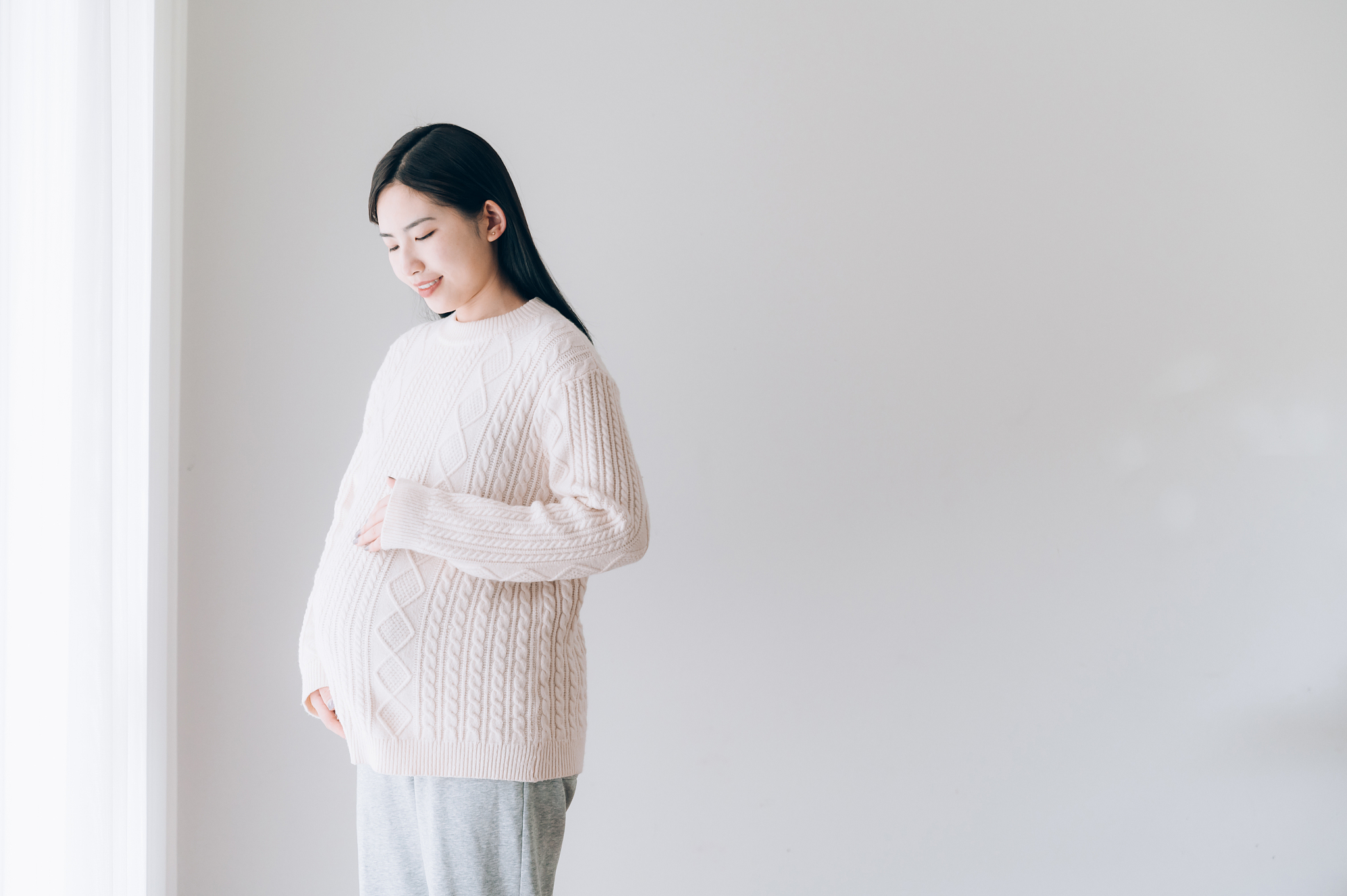 亚洲年轻孕妇肖像