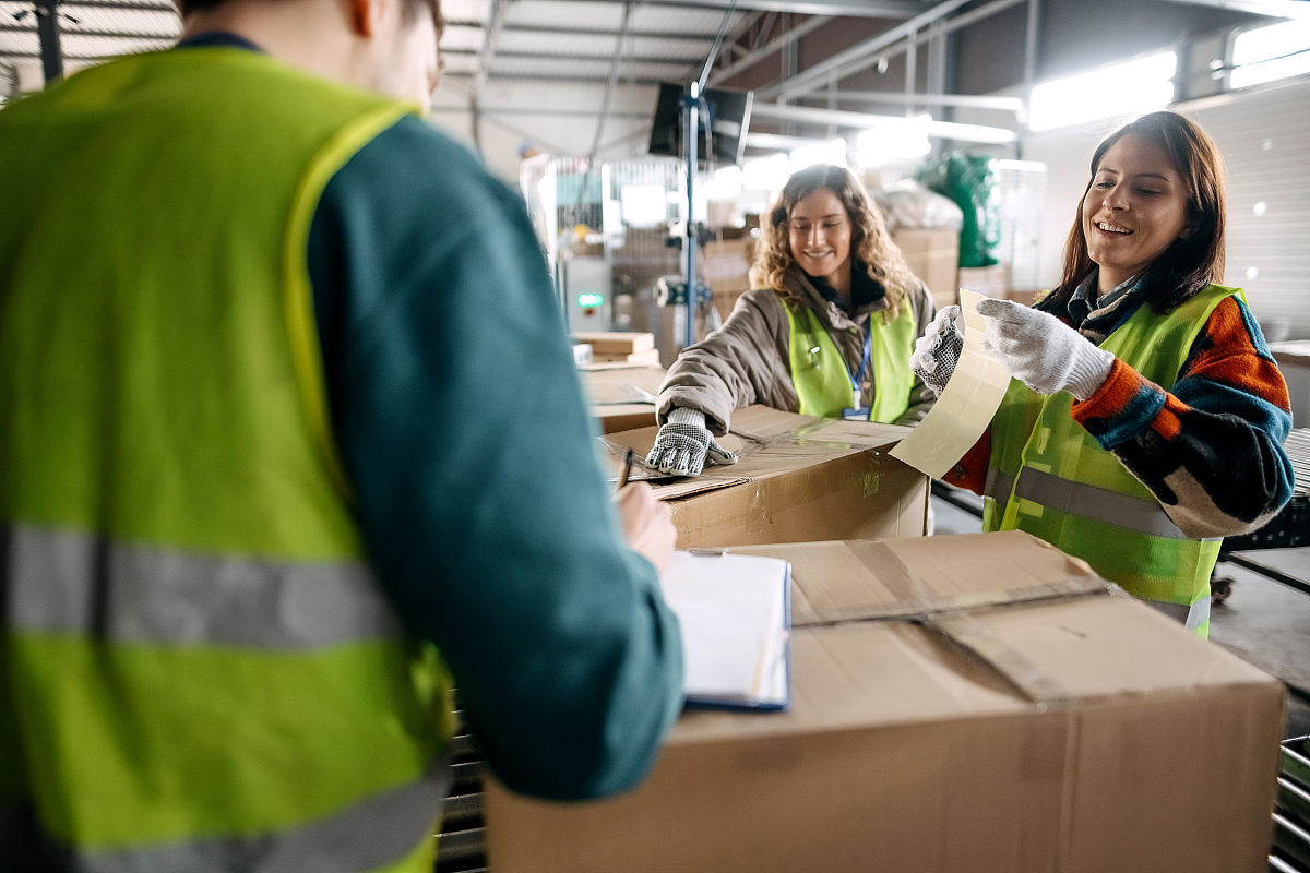 大学生实习周志：适应环境、学习技能、积极沟通、不断进步