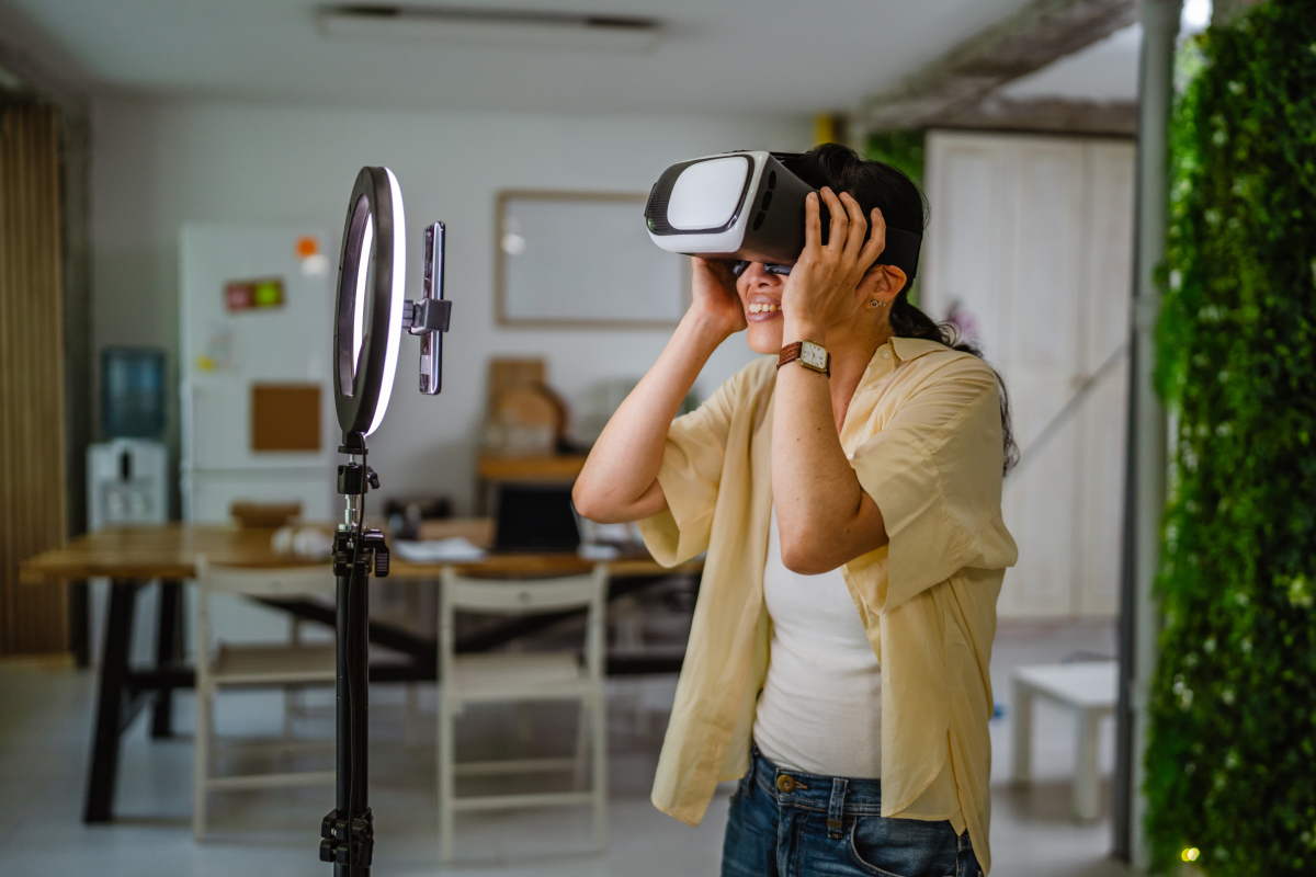 近视眼能用VR眼镜吗？| VR眼镜近视眼使用指南