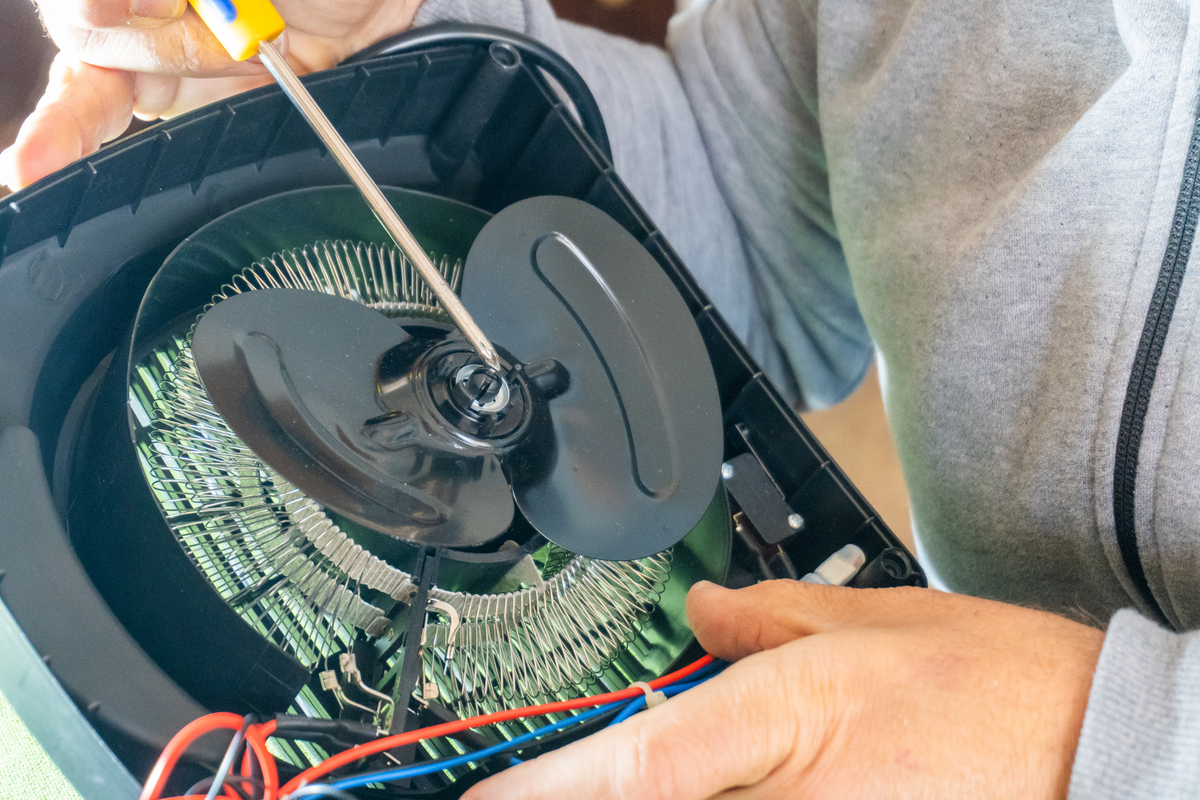 电脑机箱内部清洁：毛刷清理技巧及注意事项