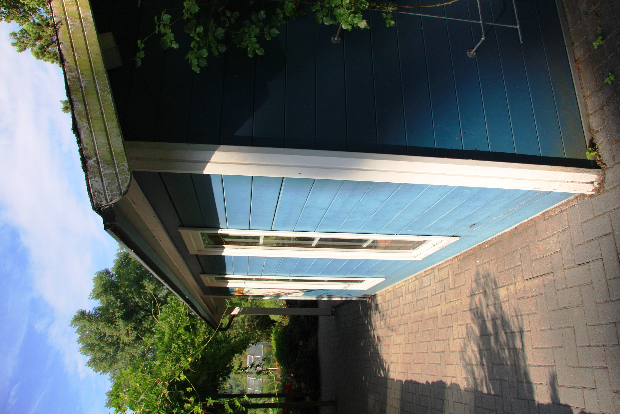 帮我生成伸缩遮阳棚商品的信息标题除了填写产品词外最好包含型号、特性及修饰词等内容来丰富标题