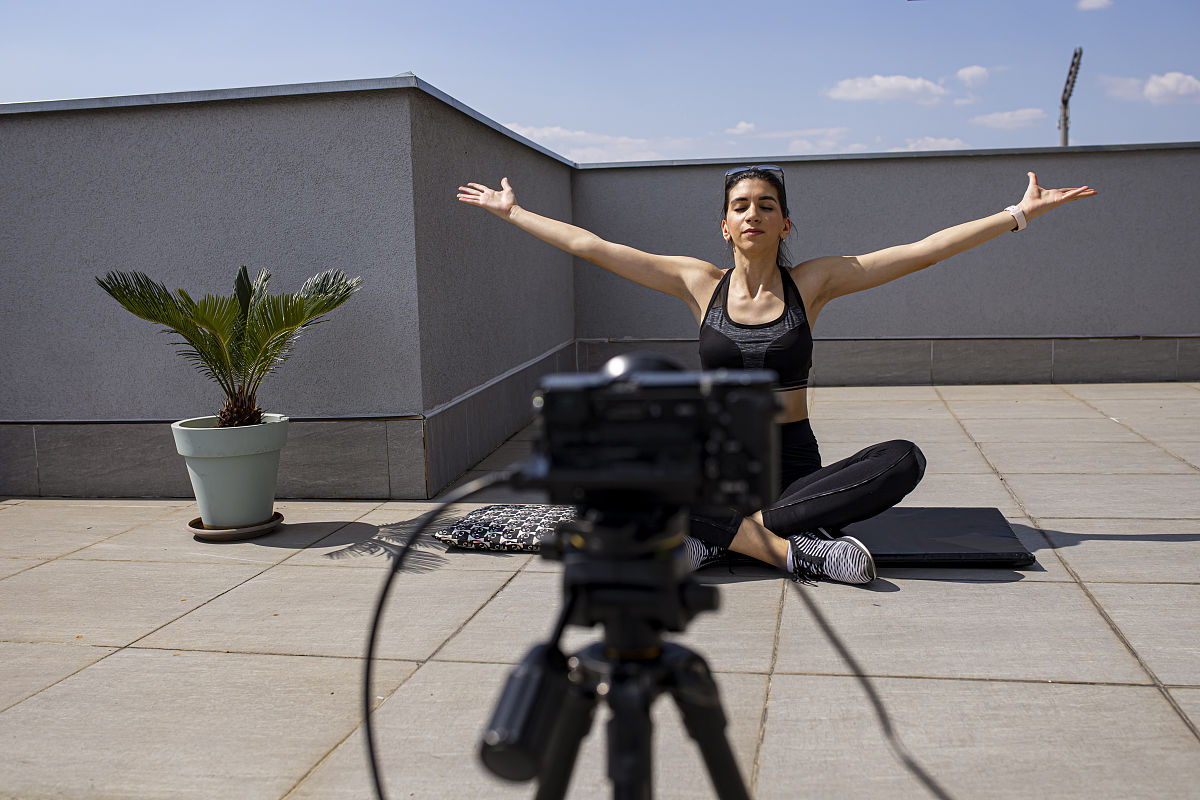 一句话描述老兵故事微信公众号的商业模式