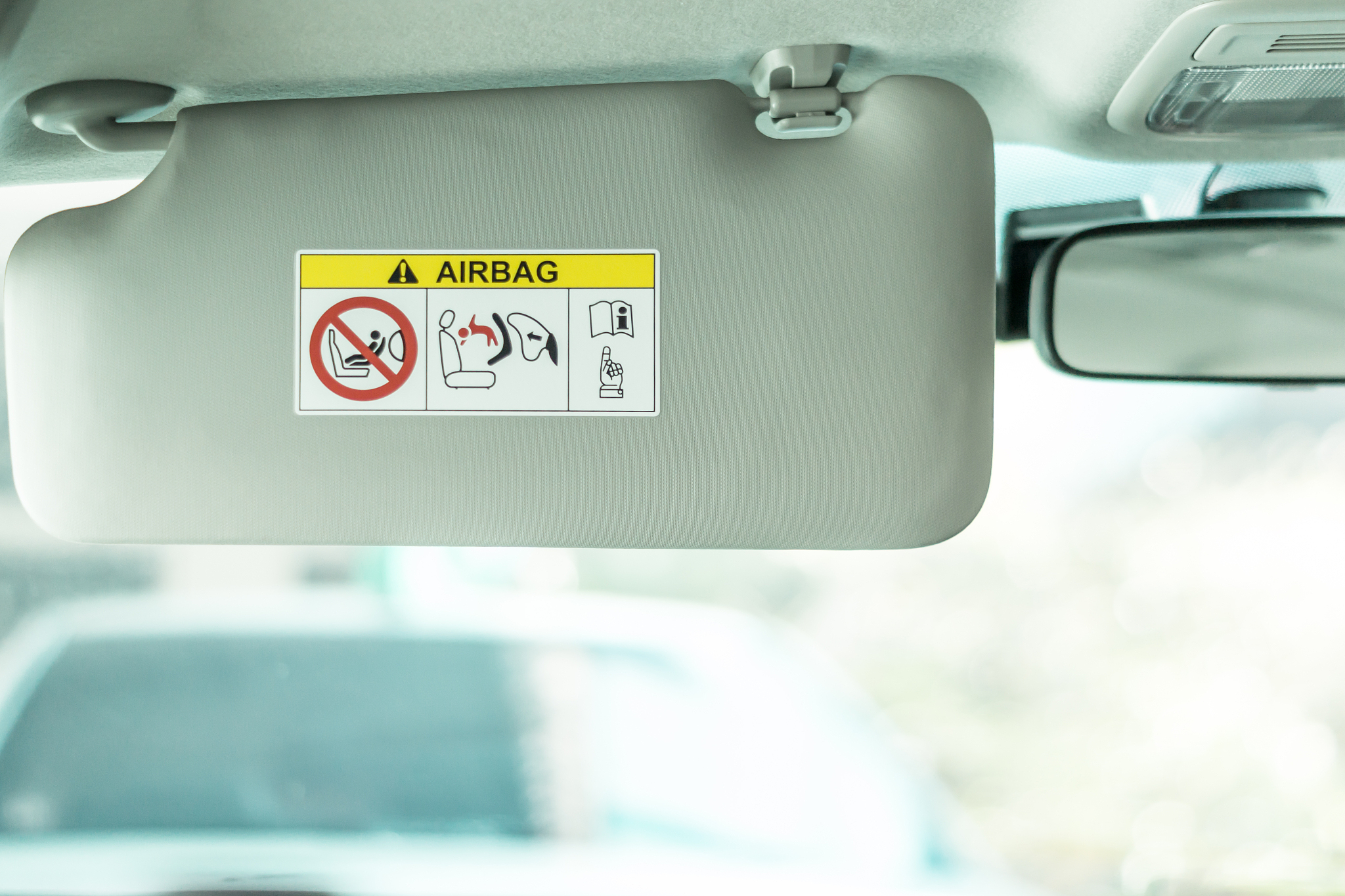 sticker show how to use child car seat with car airbag, warning 