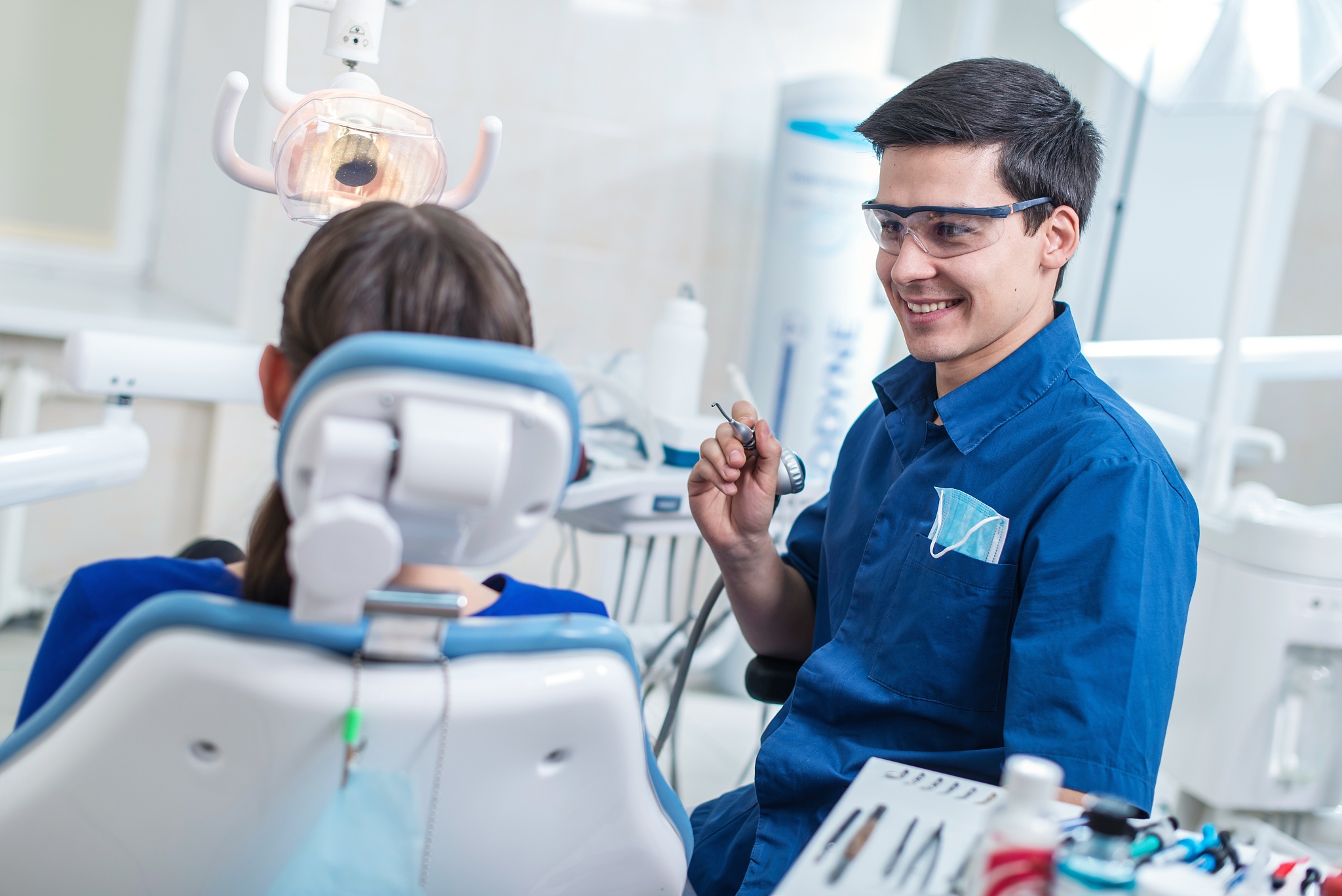 成都华大医药卫生学校口腔修复工艺专业未来发展如何