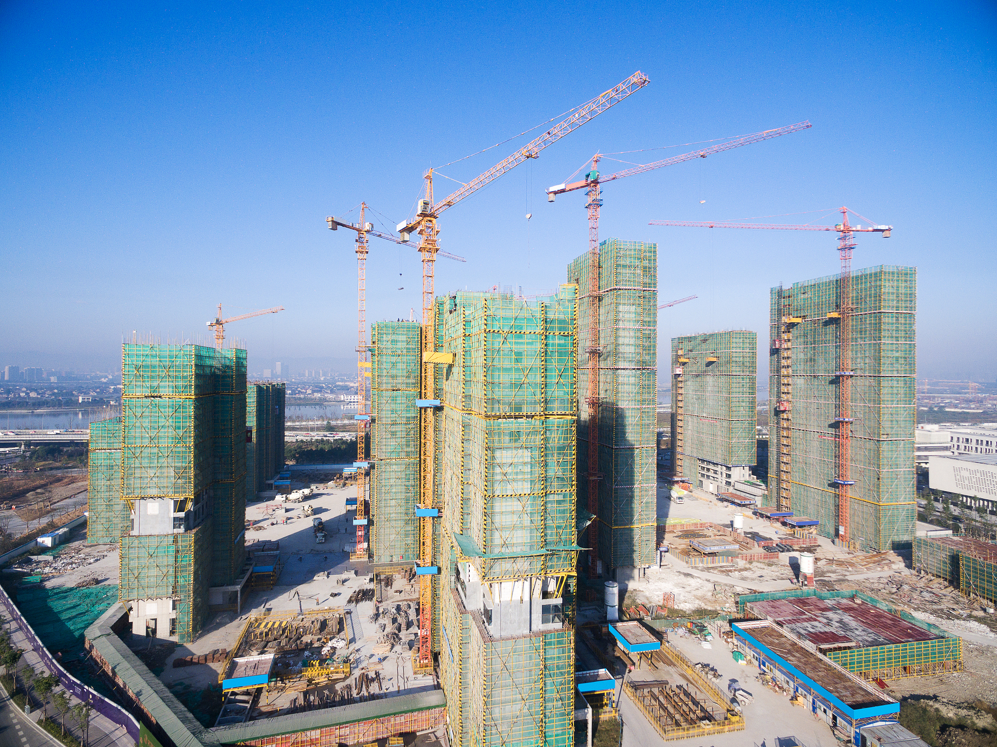 西安港务区绿地二期项目安全隐患：检查记录不足，技术应用待完善