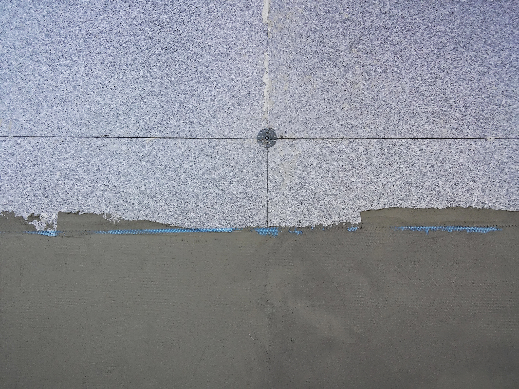 请对62 案例二：A道路桥梁湿度变化引起的裂缝的效果评估进行写作 最好有数据表格统计保证其内容合理性不要乱写：