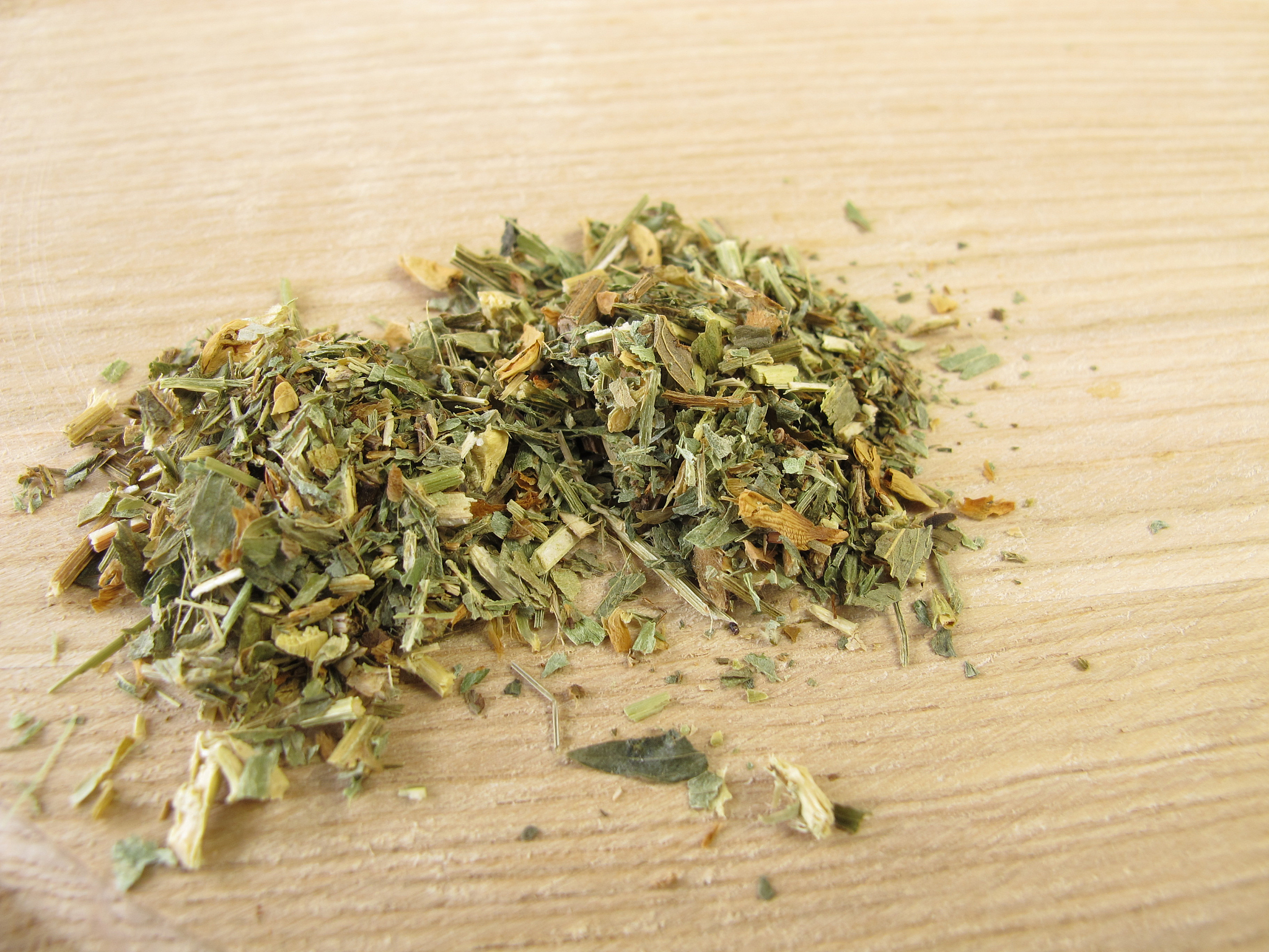 金银花藤和艾草煮水的用途，