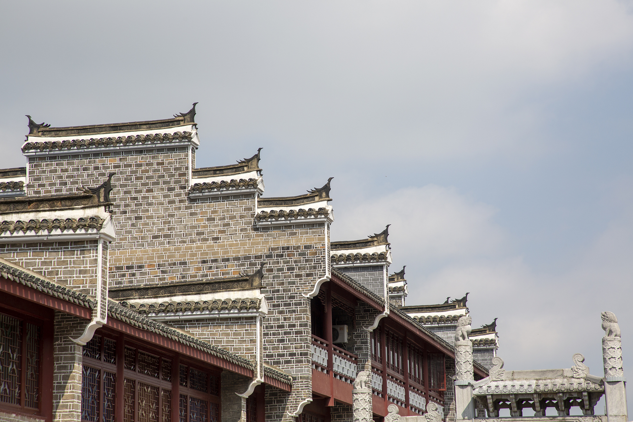 写一篇文化旅游：走进历史感受人文之美