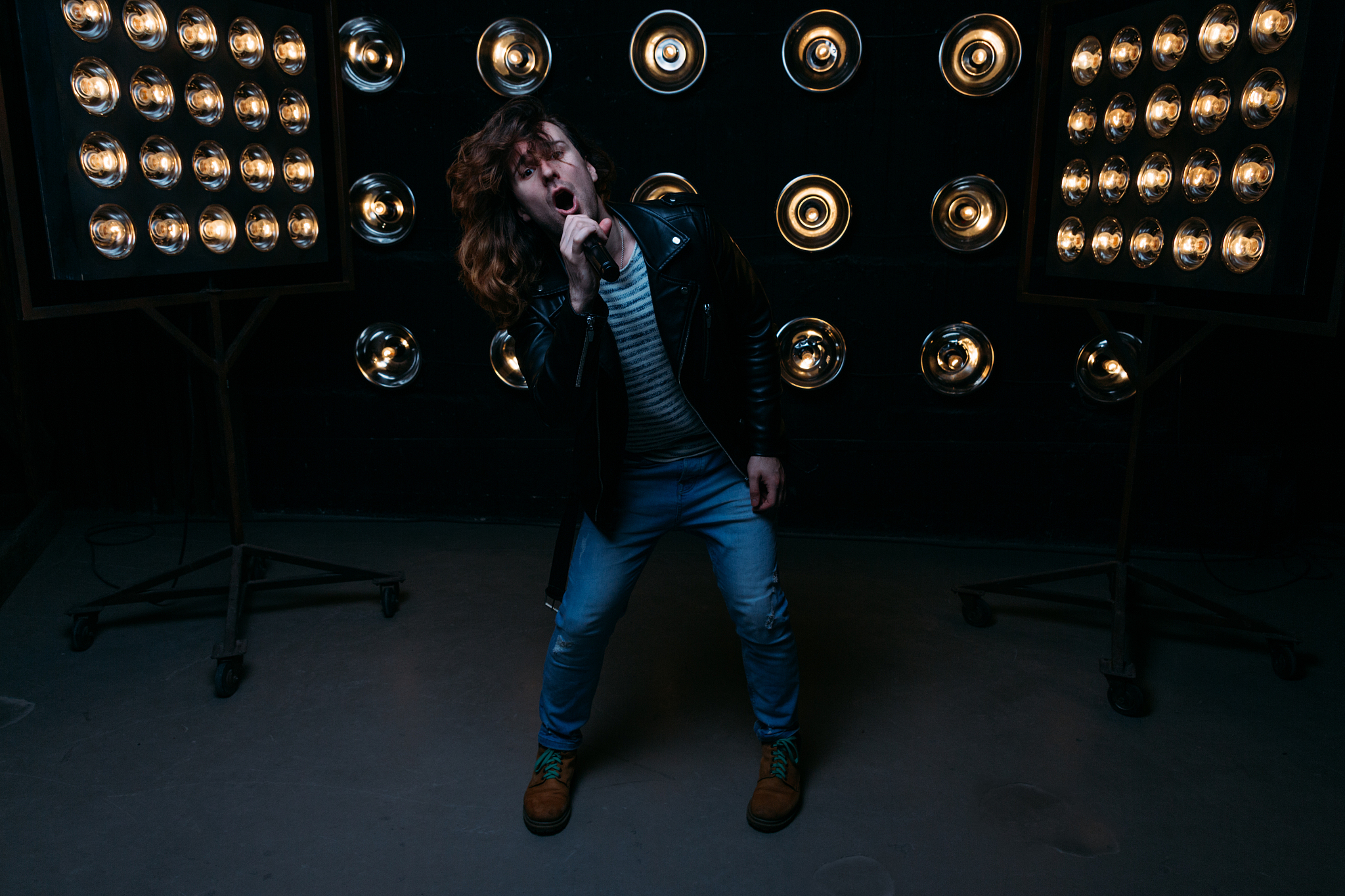 从跑腿到明星DJ：莱斯如何抓住机会逆袭人生