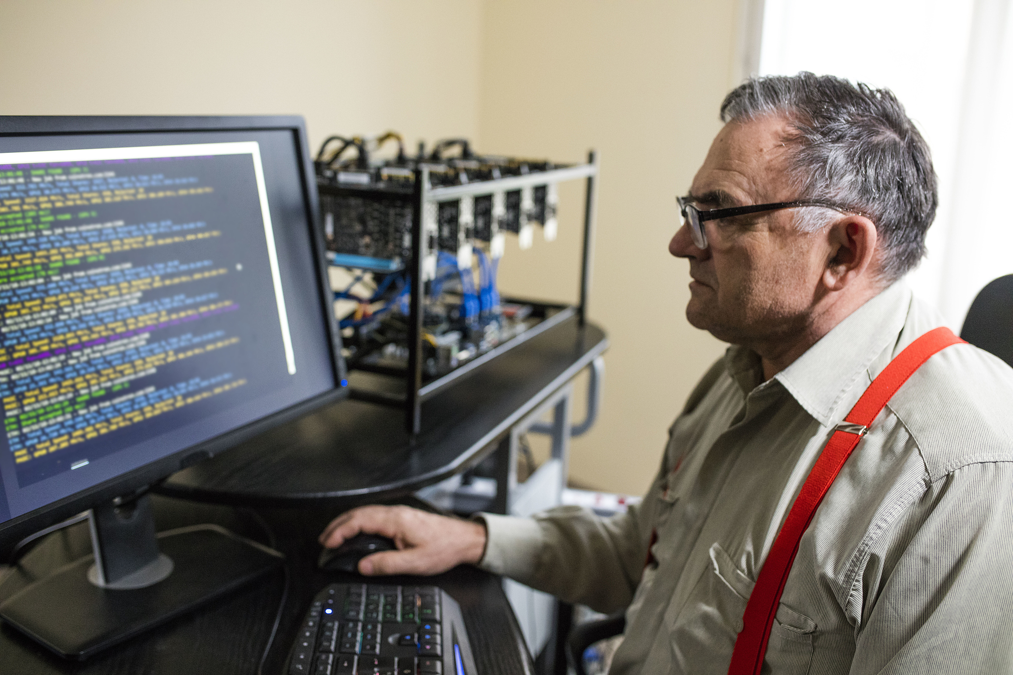 man making money with gpu mining.