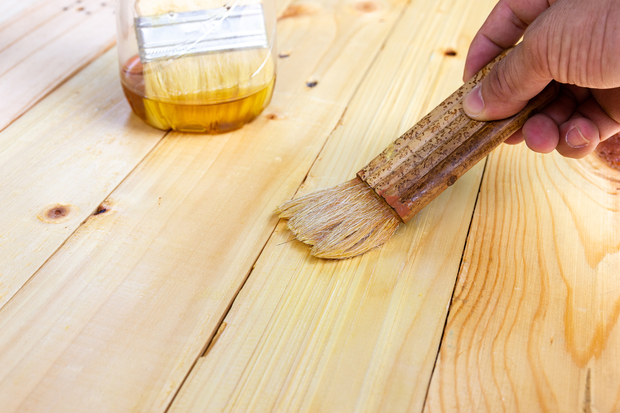 家具油漆种类大全：木器漆、涂料漆、清漆、漆膜漆等 - 详细介绍与选择指南