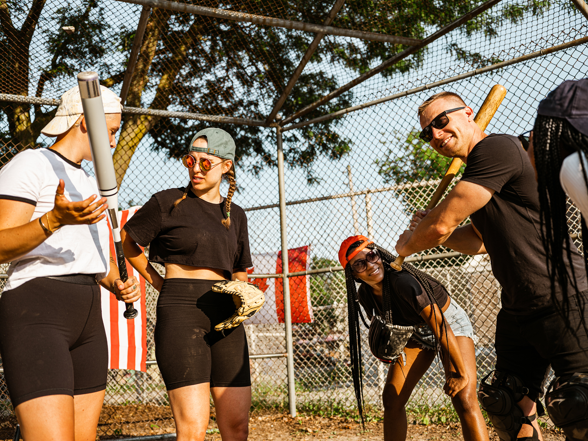 将下列文字翻译成英文：本次军事训练主要针对士兵的身体素质和战斗技能进行训练。在身体素质方面我们通过长跑、俯卧撑、仰卧起坐等项目的训练提高了士兵的耐力、力量和速度使他们能够在战斗中更加持久、更加强壮。在战斗技能方面我们进行了射击、格斗等项目的训练让士兵掌握了更加精准的射击技巧、更加熟练的格斗技能和更加科学的方法使他们能够在战斗中更加灵活。此外我们还加强了士兵的团队合作能力通过组织小组作战、团队拼搏等