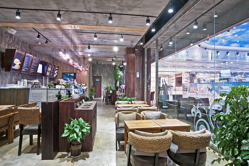 西安咖啡休闲市场经营现状分析连锁店和小众咖啡店对比要点要求：1经营现状、2存在问题、3解决途径；从这三个方面来做分析报告