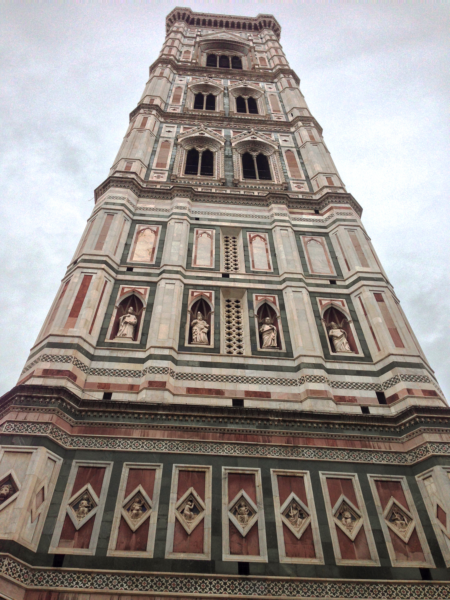 肖尔摄影技巧：比萨斜塔照片的巧妙构图