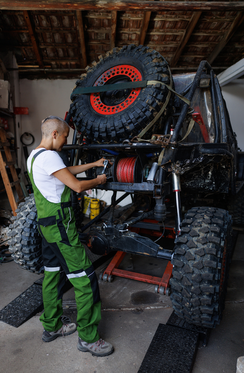 Off Road Winch: 越野必备工具，轻松脱困！