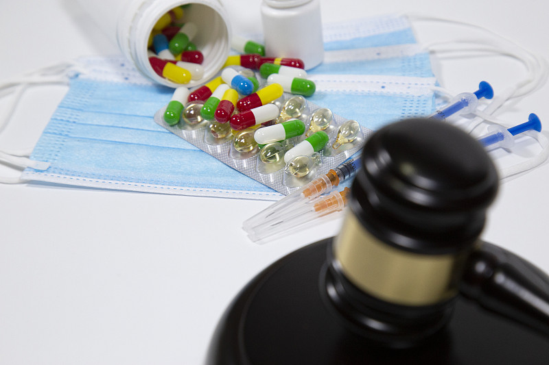 合租朋友签合同，吵架后要求搬走合法吗？