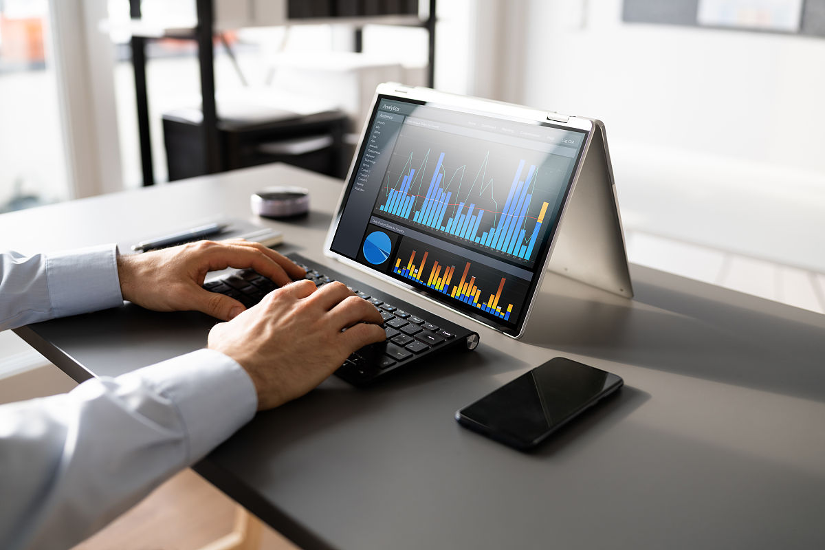 改写第一章绪论。首先通过调查问卷老师和学生了解多媒体课件的使用情况。经过对数据的研究分析说明操作系统课件在实际教学过程中的作用。并指明设计操作系统课件的主要目的是为了提高教学质量。随后提出了操作系统教师在教学过程中所遇到的困难。为了帮助教师解决这些问题提高教学质量而进行了本课题的研究。这也是此次课题研究的价值所在。接下来研究分析说明操作系统课件的使用是如何提高教学质量的。第二章相关技术介绍主要围绕