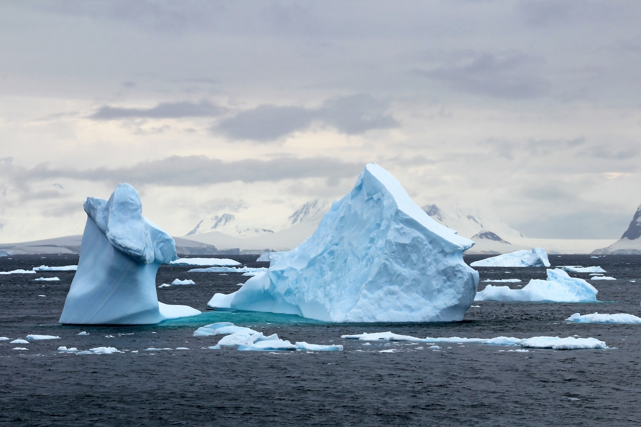 antarctic landscape, icebergs, mountains and ocean, antarctic pe