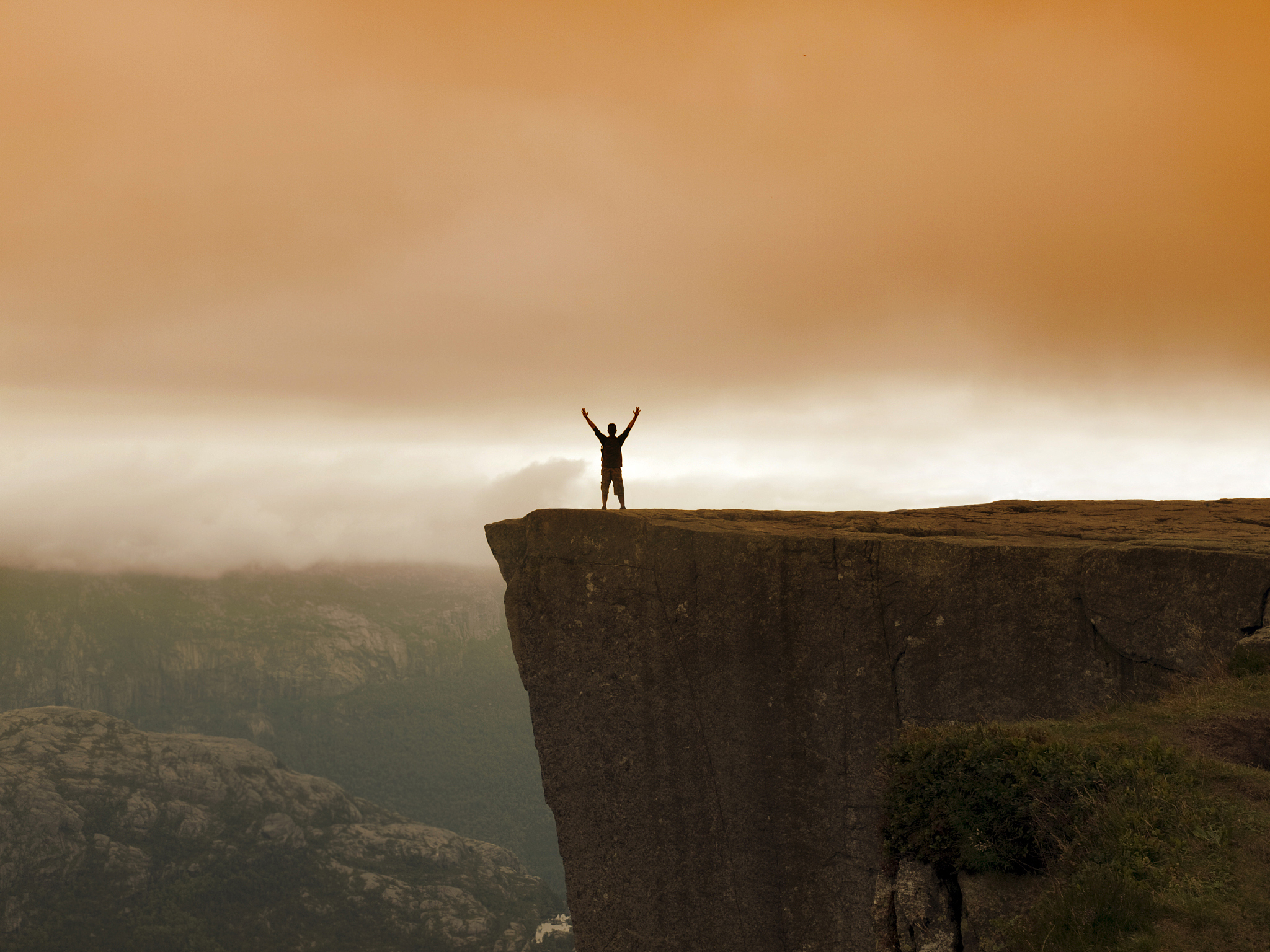 心中有丘壑-眉目作山河出处