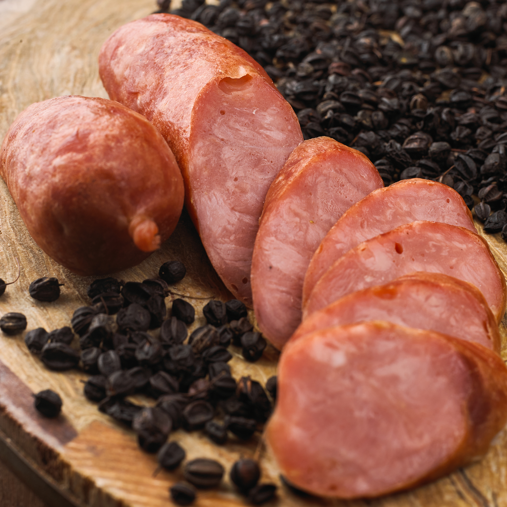 香肠制作步骤：从选肉到熏烤，详细解析