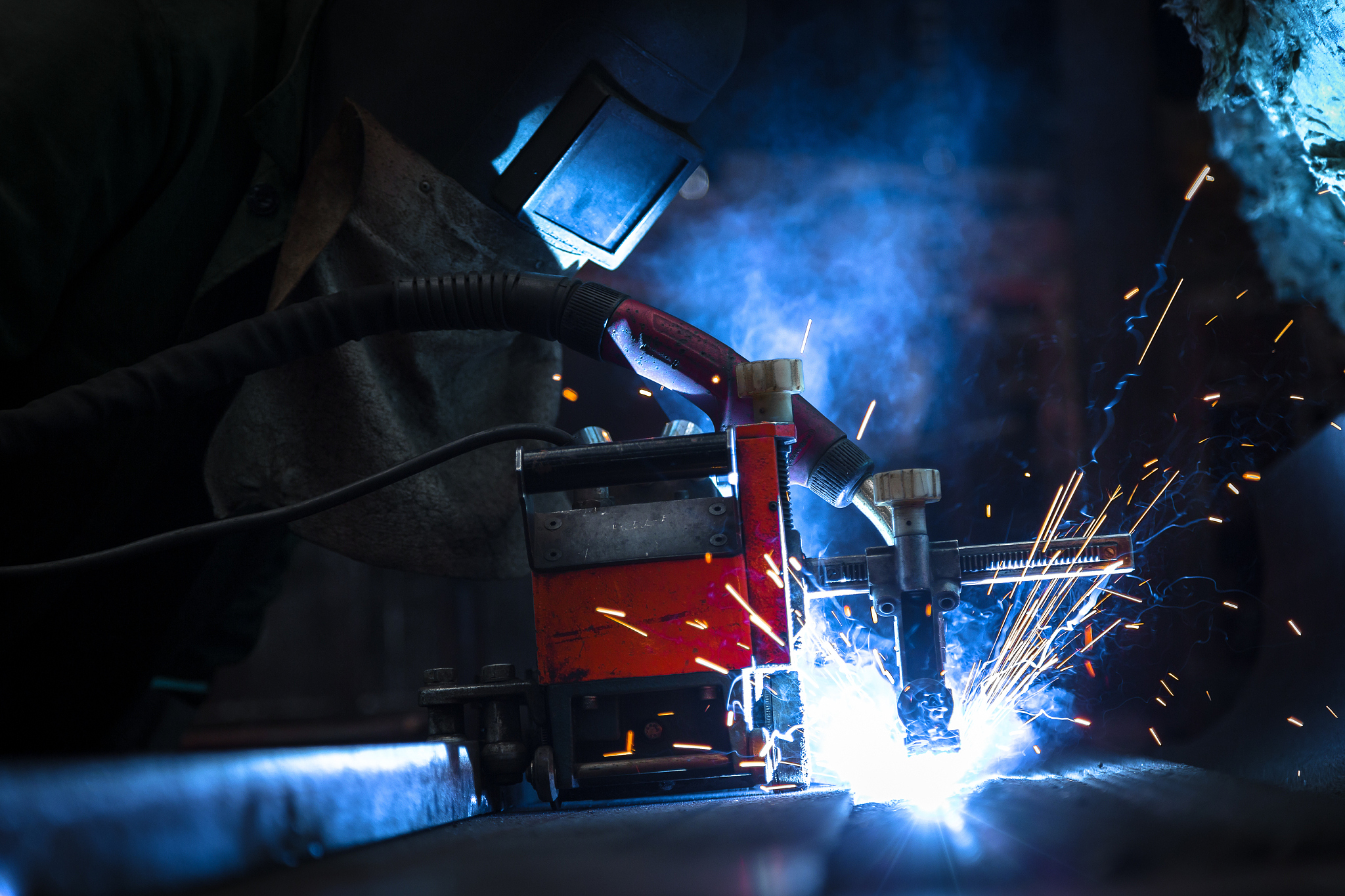 线性工程线路选择：最小化对基础设施的影响