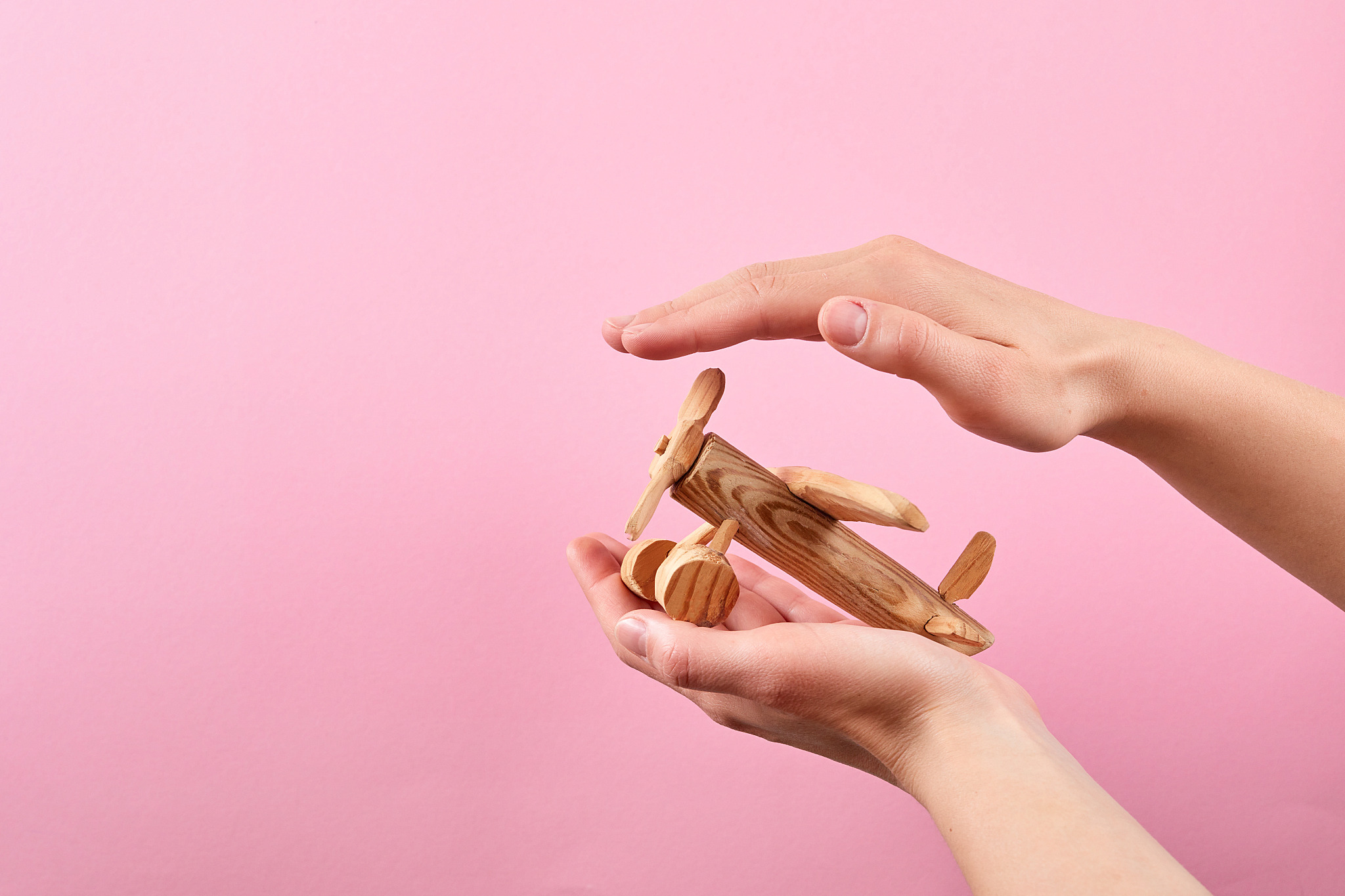 乘坐飞机的注意事项：安全、舒适、文明、行李、饮食、时间和保险