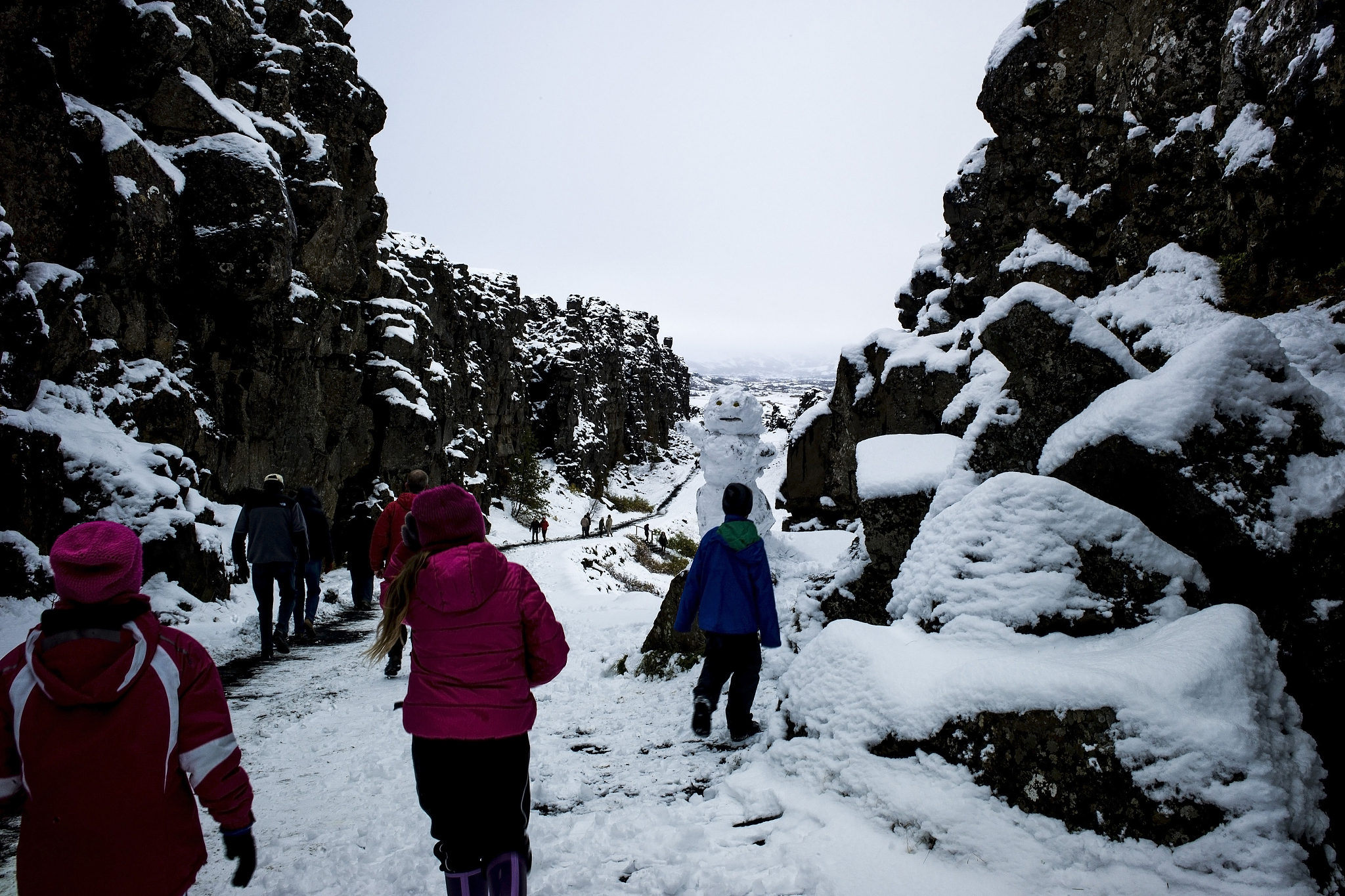 论述构造运动与地貌的相互作用