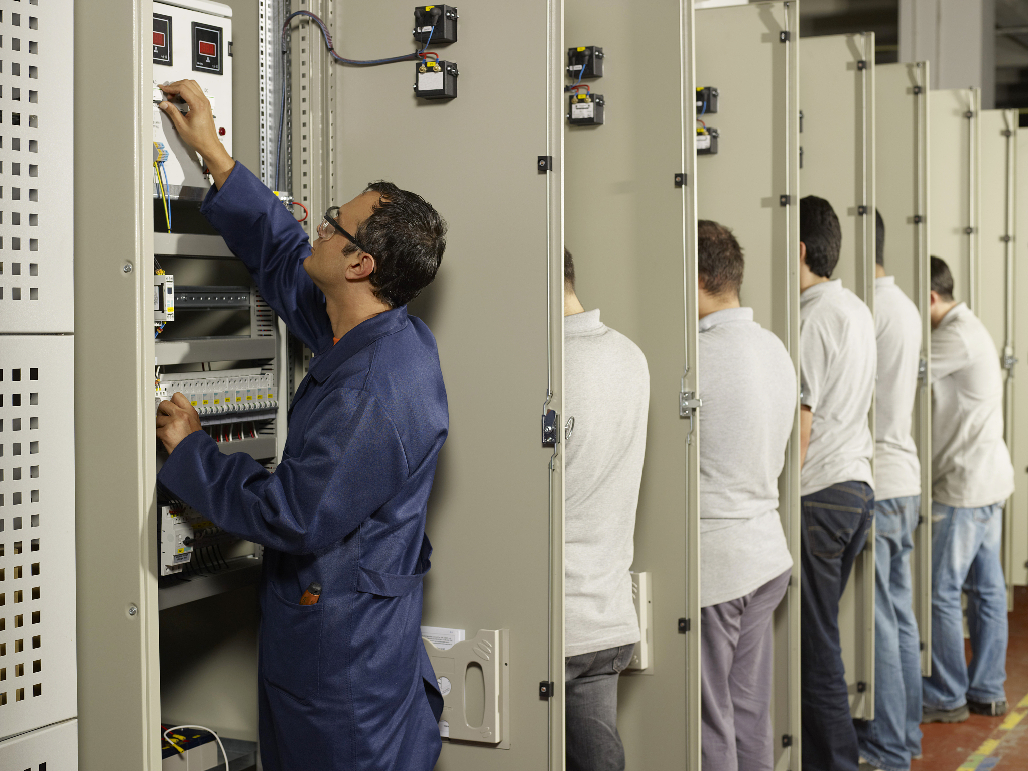 重庆建筑高级技工学校楼宇智能化设备安装与运行专业如何好学吗