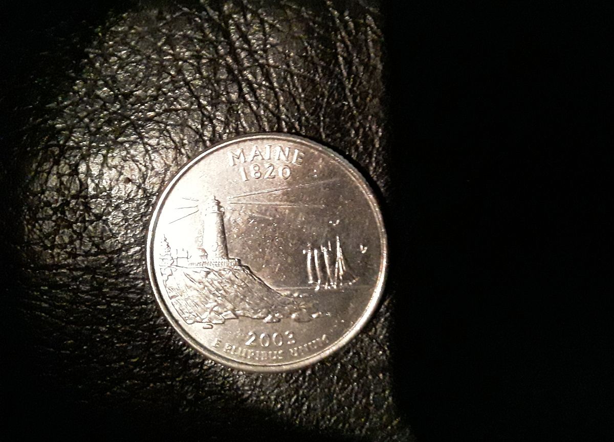 小明投掷5枚硬币前五次正面朝上第六次正面朝上的概率是多少