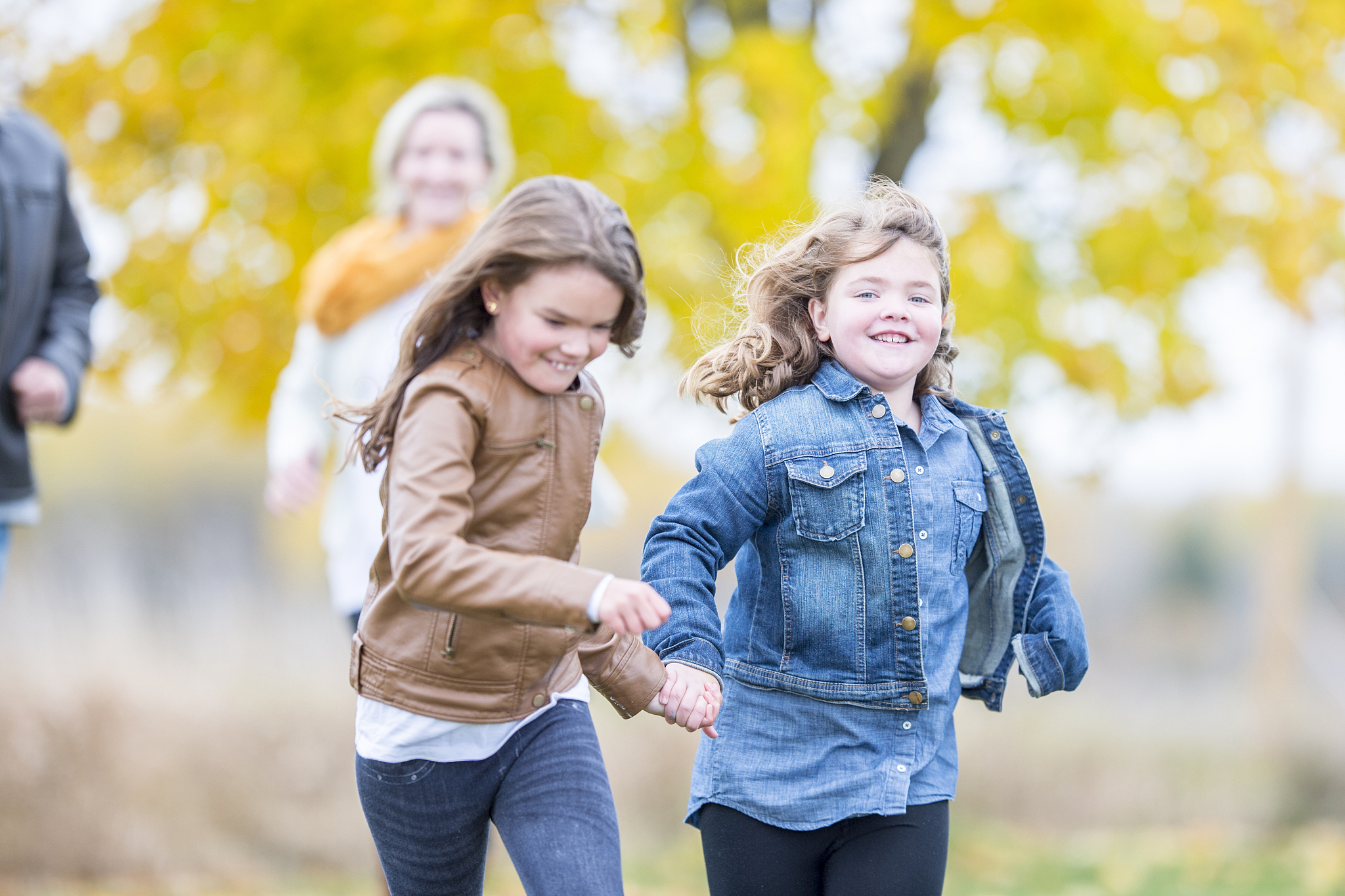 sisters running