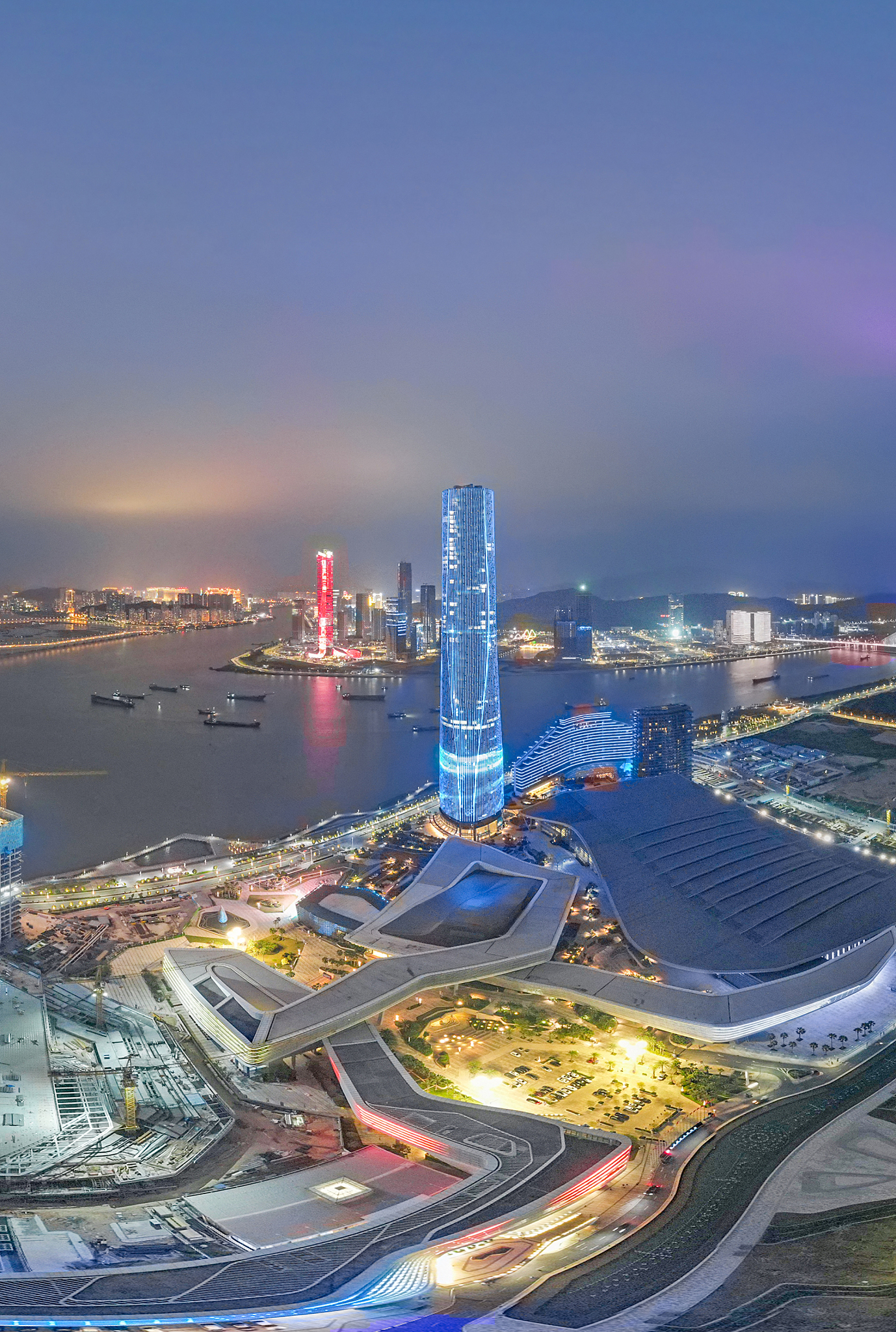 根据以下资料写一篇发布在珠海市工伤预防协会公众号的活动推文要求表达书面化多用专业词汇：八月16日下午珠海市工伤预防协会刘秘书长、协会项目部陈经理协同人力资源与社会保障局邓主任访问珠海公共交通运输集团有限公司就工伤预防领域重点企业互动式培训项目进行探讨。交流中珠海公共交通运输集团有限公司展现了企业非同一般工伤预防的安全意识和管理举措以周度员工培训和安全站点建设的实际行动切实降低工伤发生率。珠海公共交