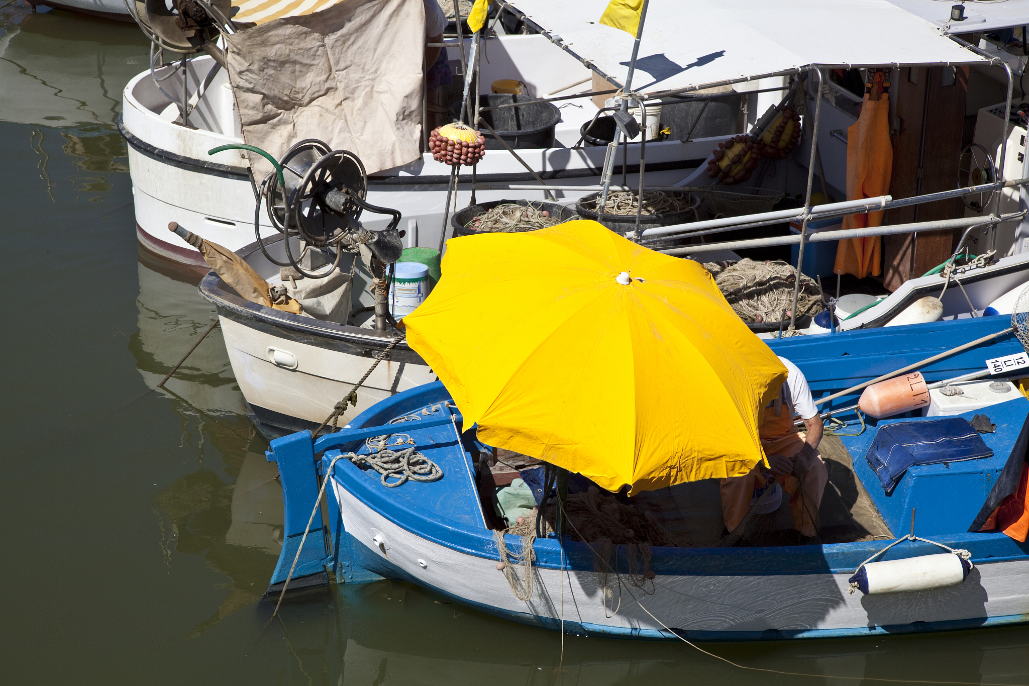 黑金刚钓鱼船抗扎性能