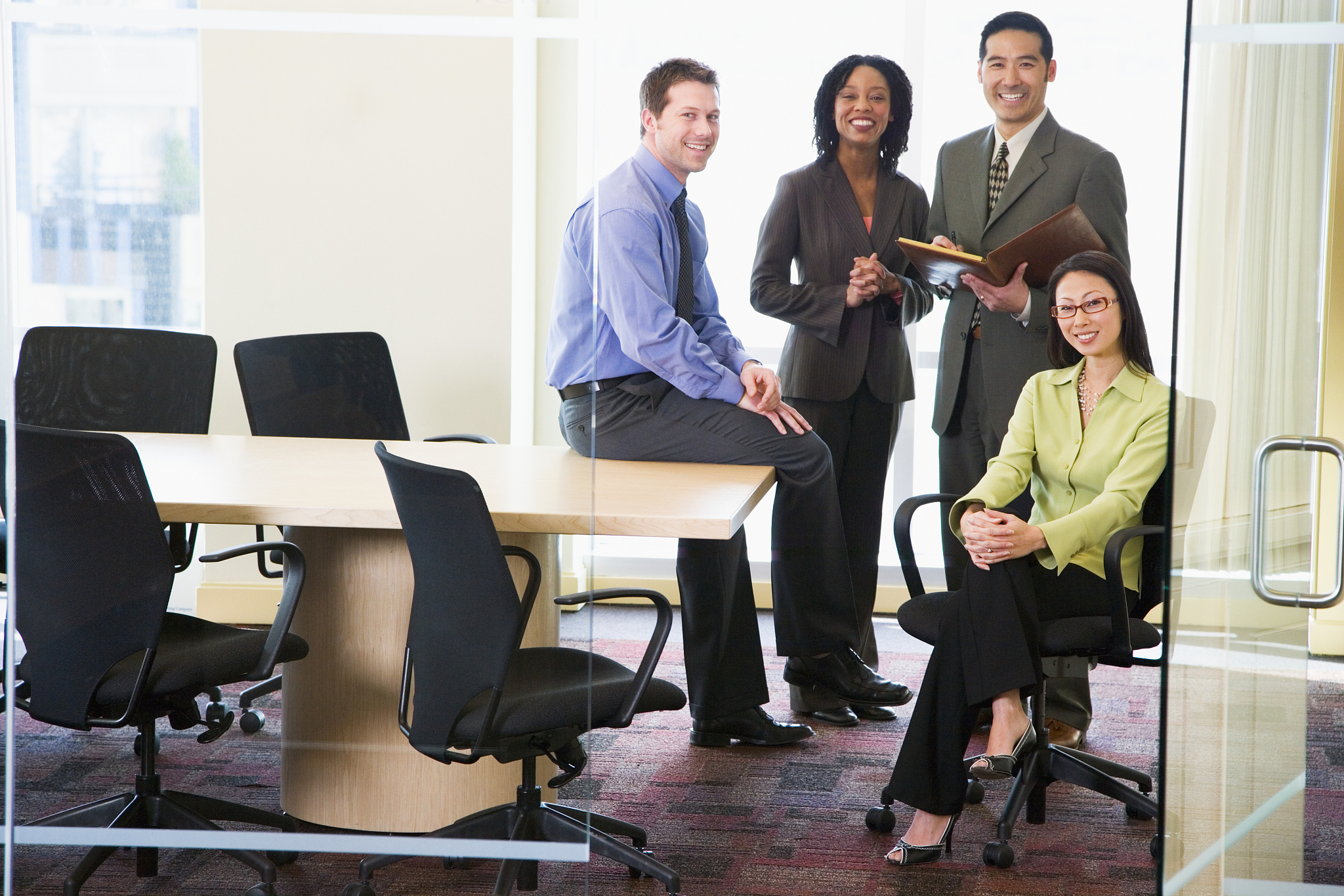 会议礼仪培训圆满结束，提升职场形象从细节开始！