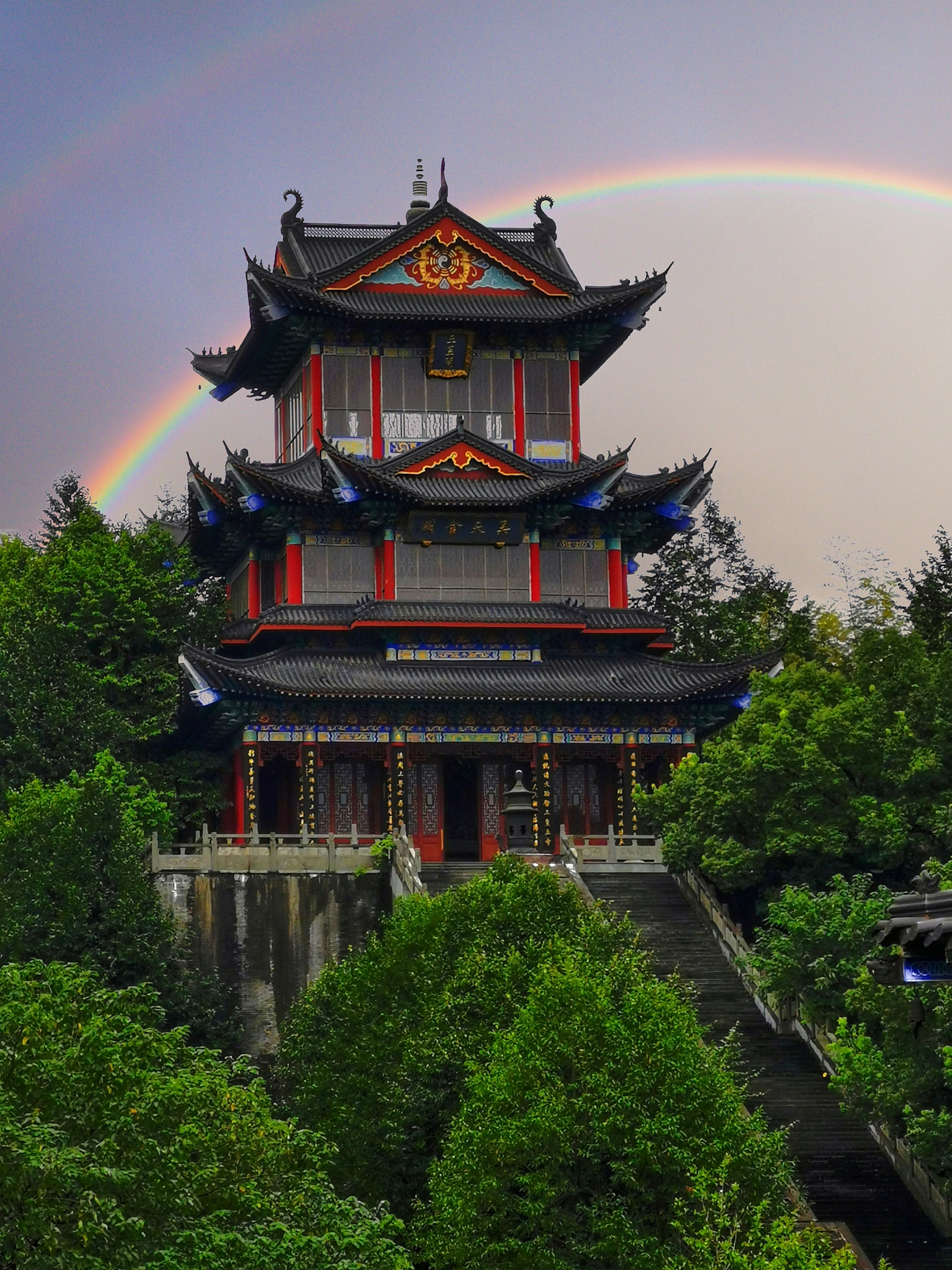 模仿滕王阁序写一篇汉阴县的龙岗阁序