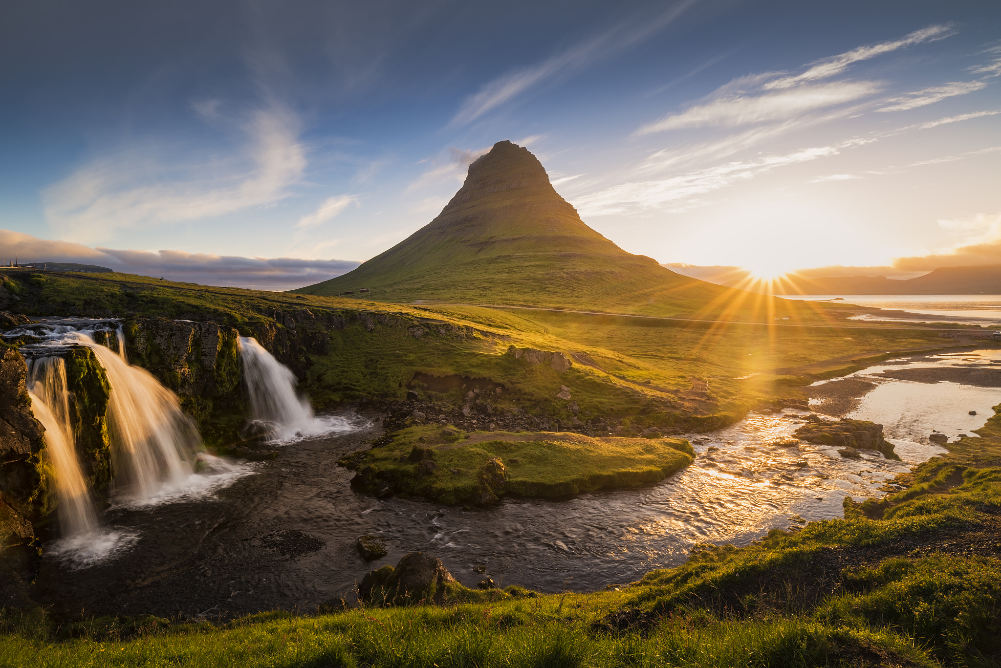 kirkjufell in the morning.