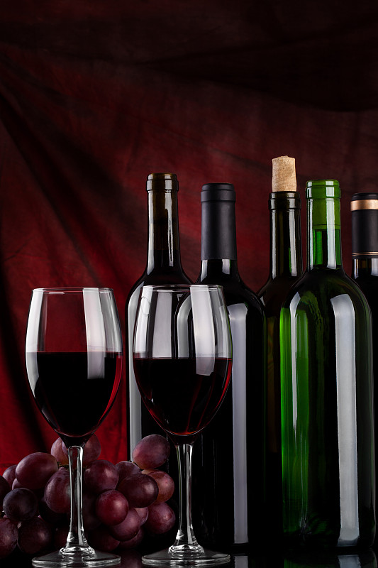 写十篇关于红酒的短视频文案 每篇文案字数不少于150字 把红酒写的高级一些