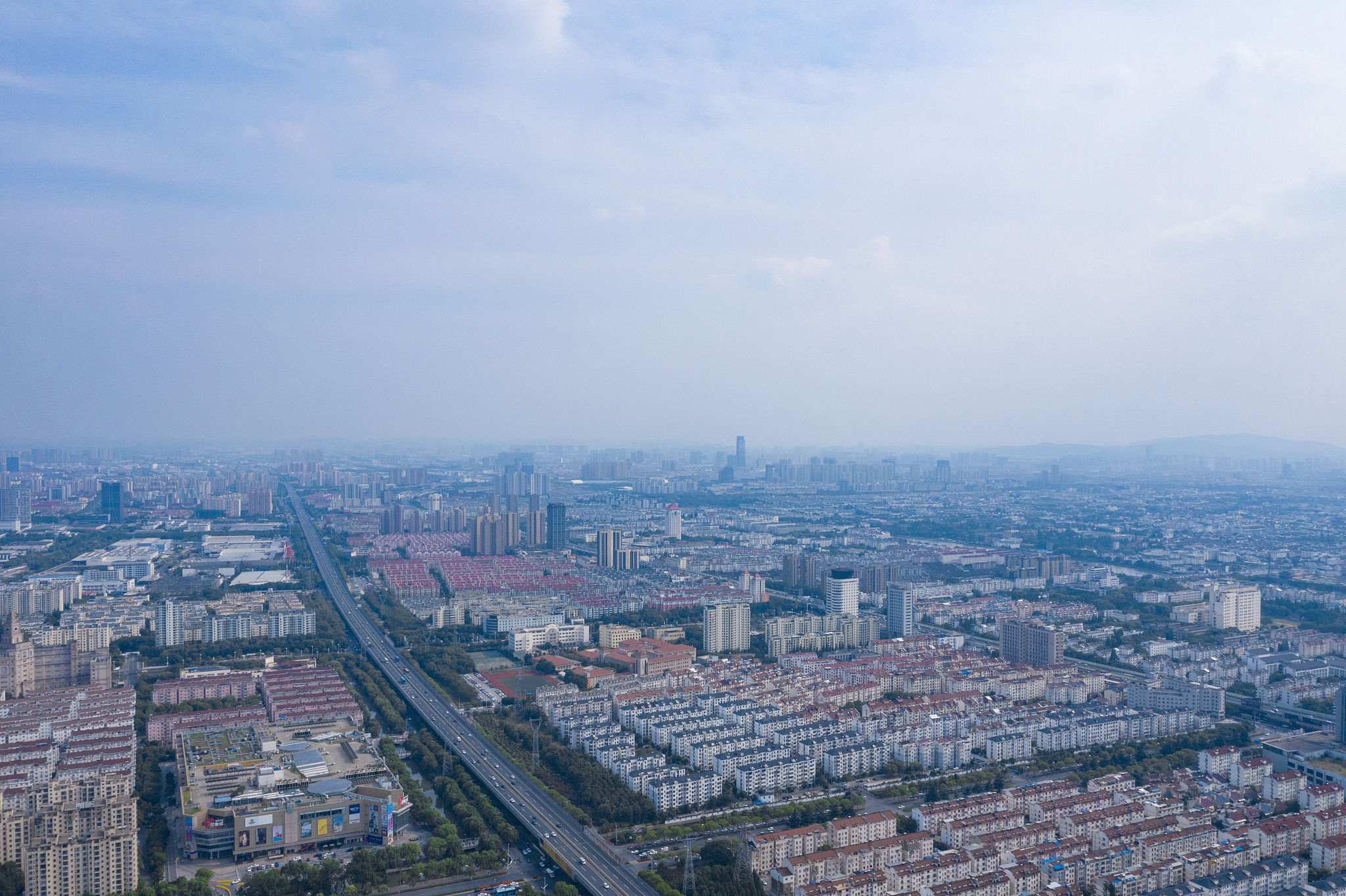 航拍现代城市市区全景图