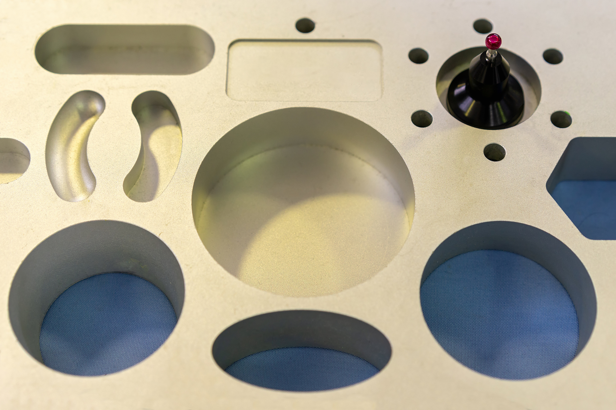 简述激光加工的一般过程。