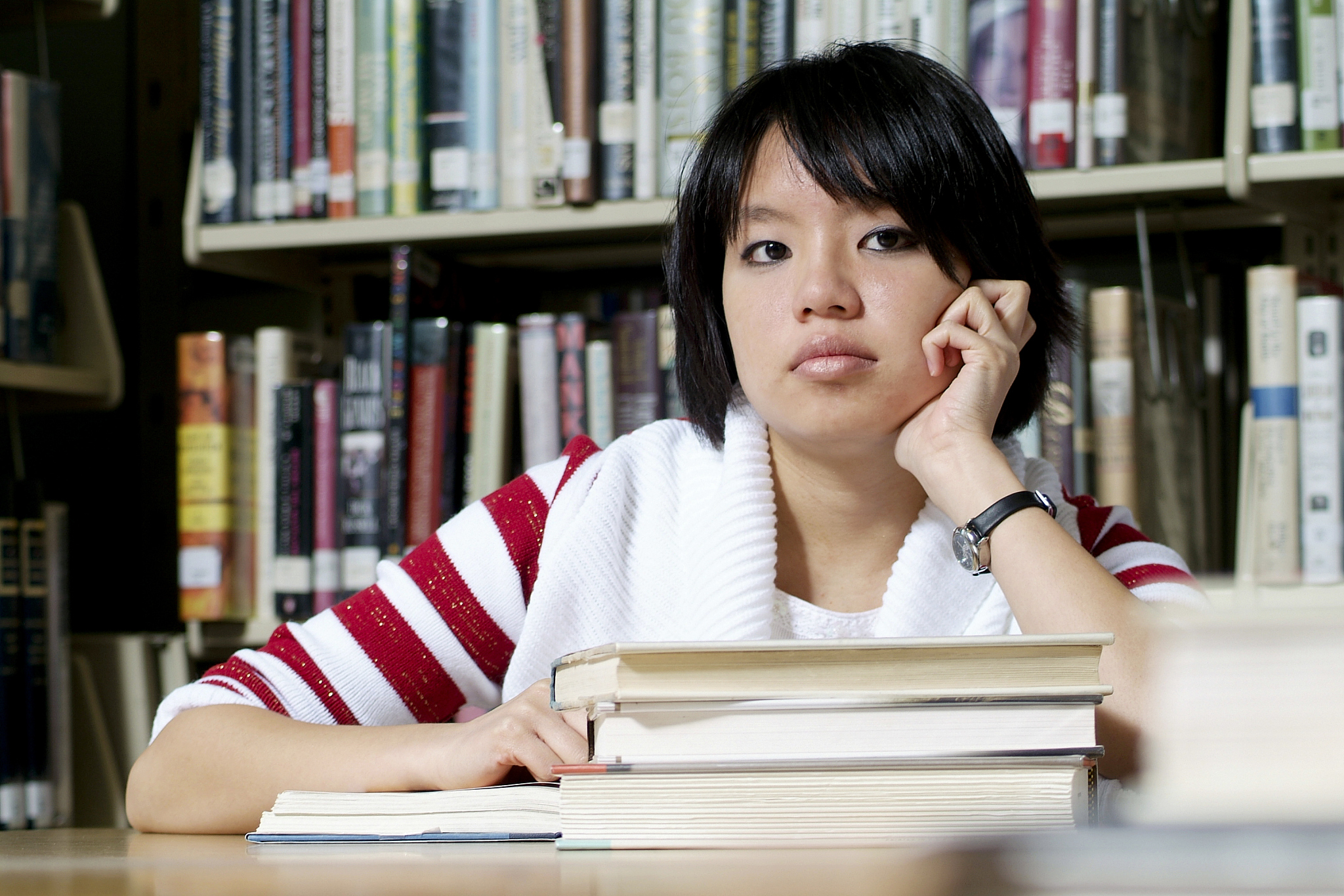 以青少年自己的空间为线索写一篇不少于800字的作文