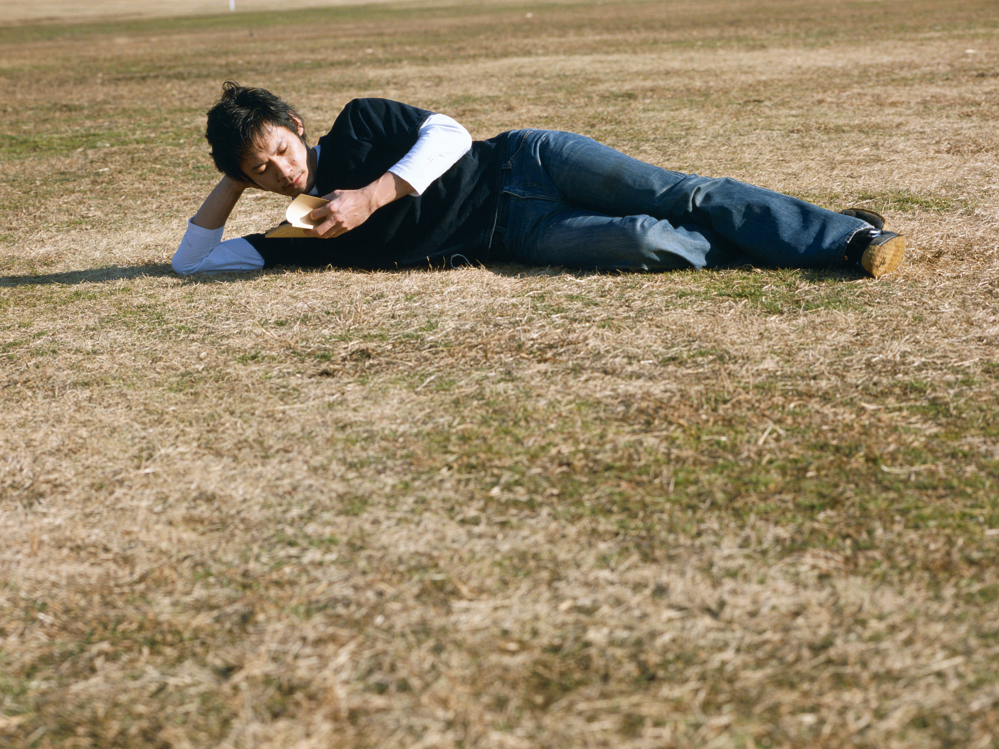 当代青年“躺平”选择：是解压良方还是逃避现实？