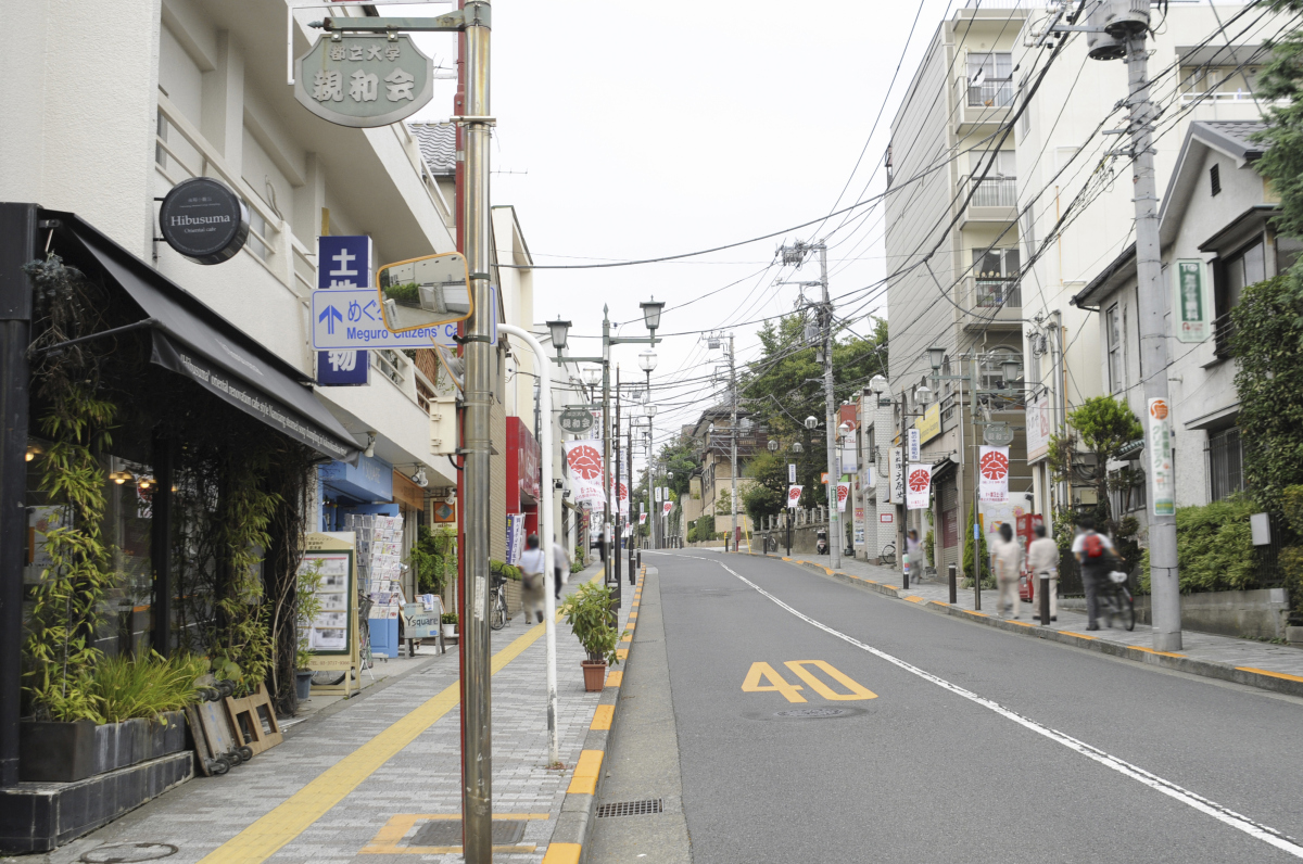 安昙野市是位于日本长野县中西部的城市,以其四季的美景和直耸入云