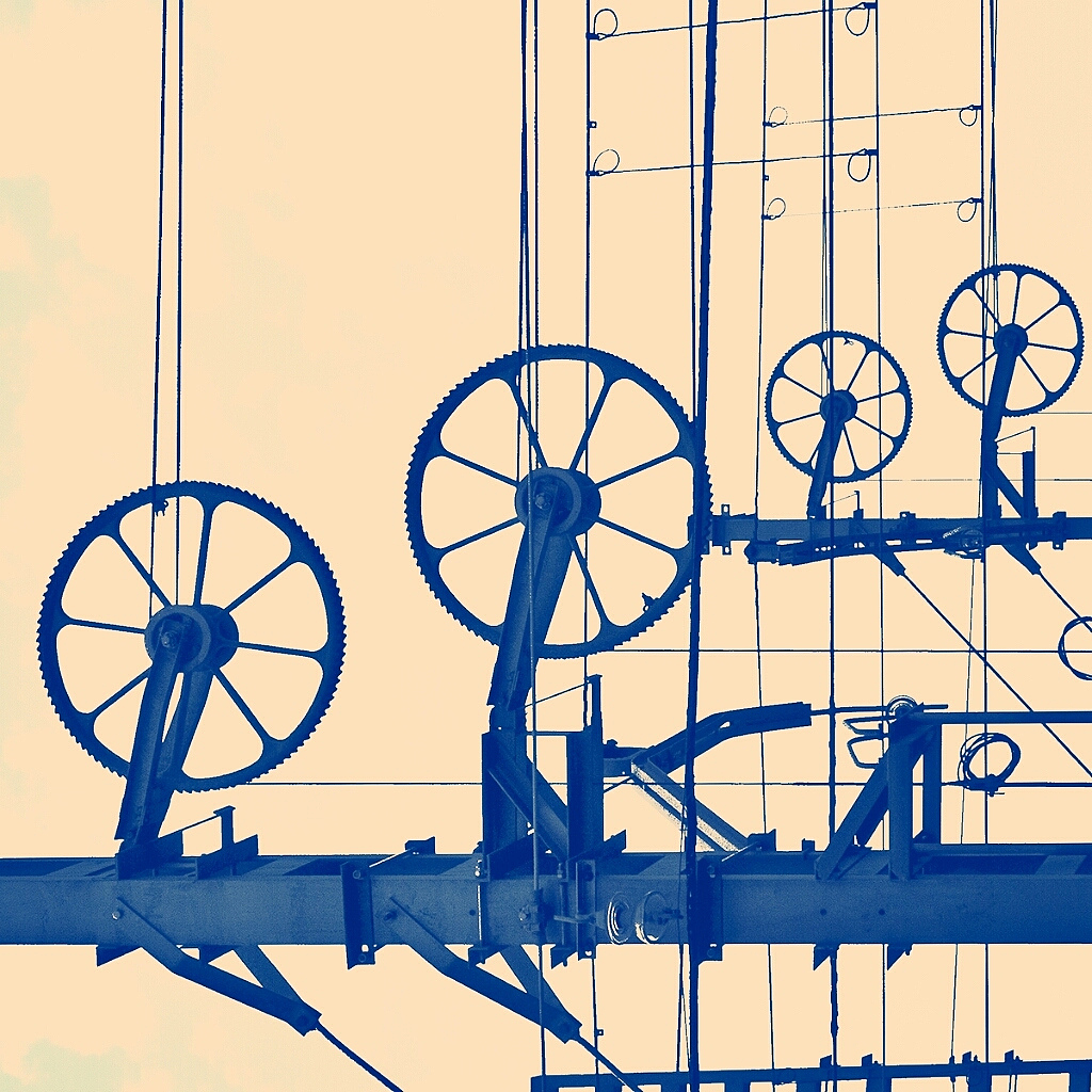 写一篇如何利用杠杆、滑轮、轴承等机械原理提高童车的效率和稳定性的文章