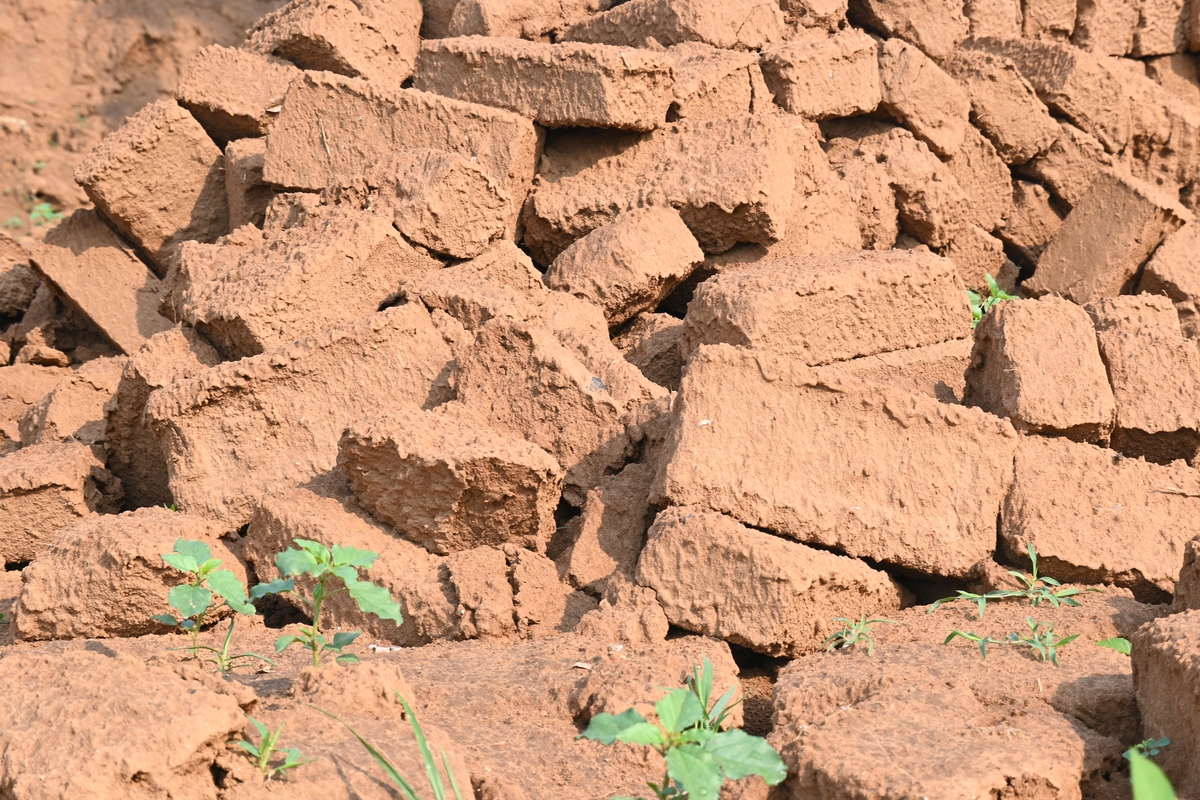 泥土路面遇到超高温会产生哪些反应