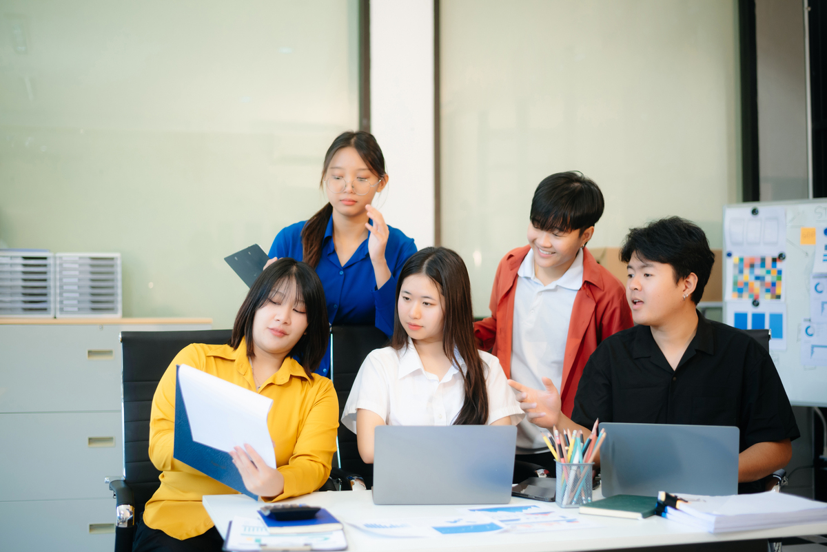 女孩初中毕业学啥好就业