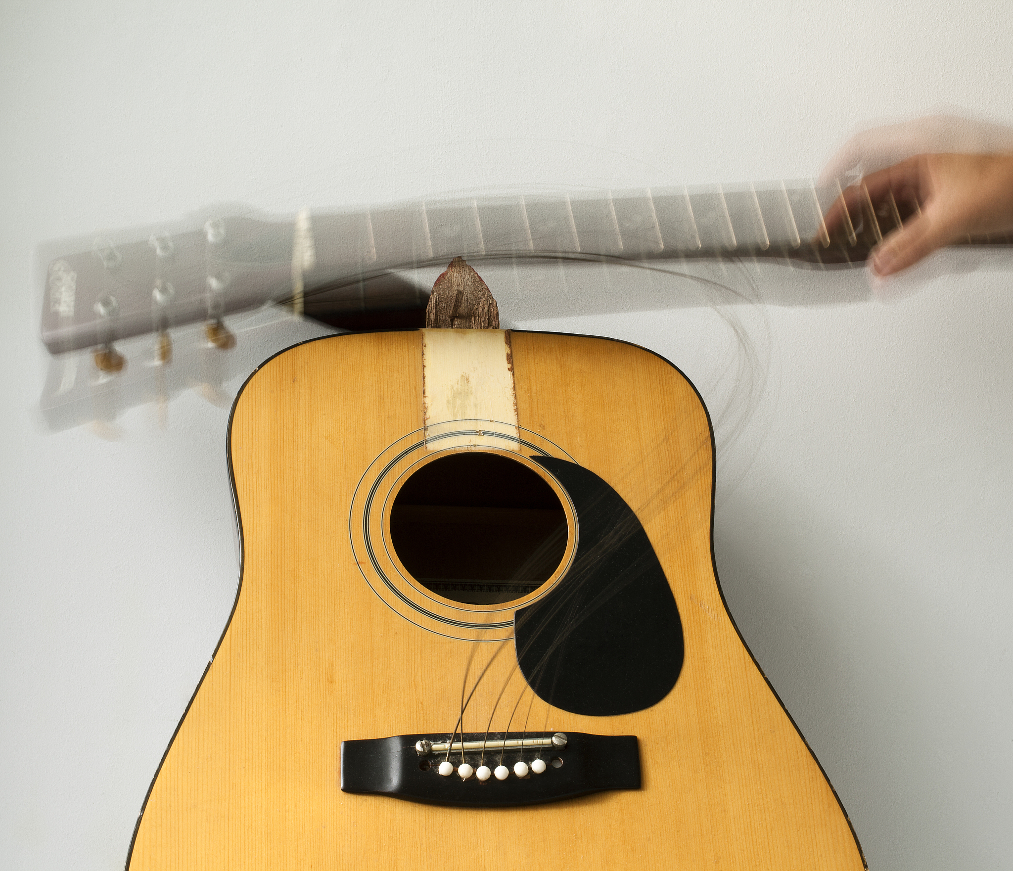 吉他面板怎么会下塌