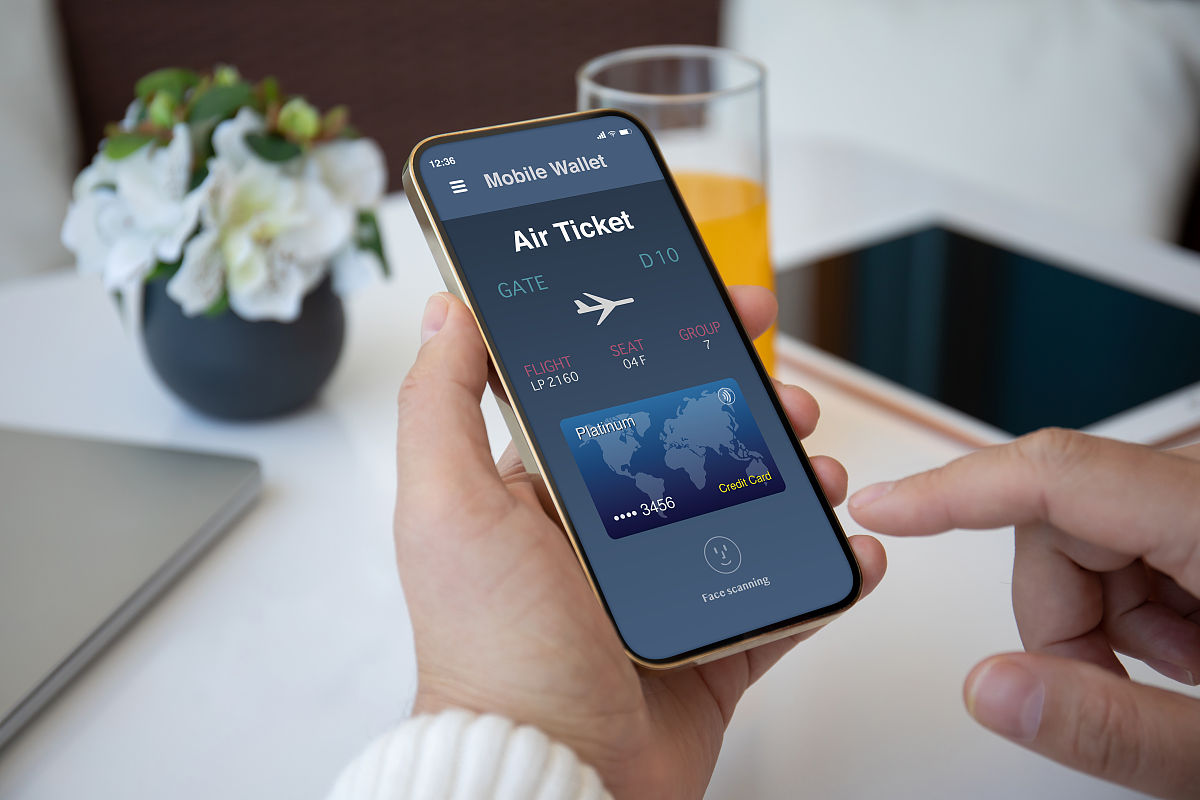 请你给我将下面这段话进行纠正和加以文采修饰产品宣传：利用微信、微博、抖音快手等社交媒体平台来宣传我们的UWB技术手环控制智能家居这种方式让更多的用户认识到我们的产品意义未来价值观。