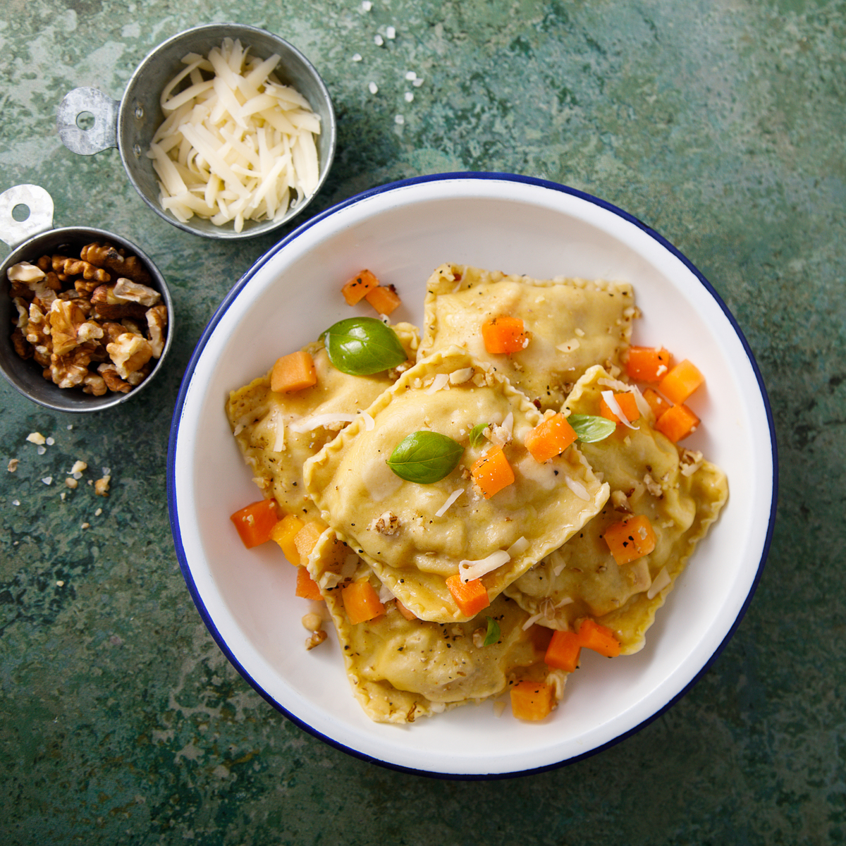 【中西合璧炸豆腐沙拉】 这道凉菜巧妙融合了中式烹饪