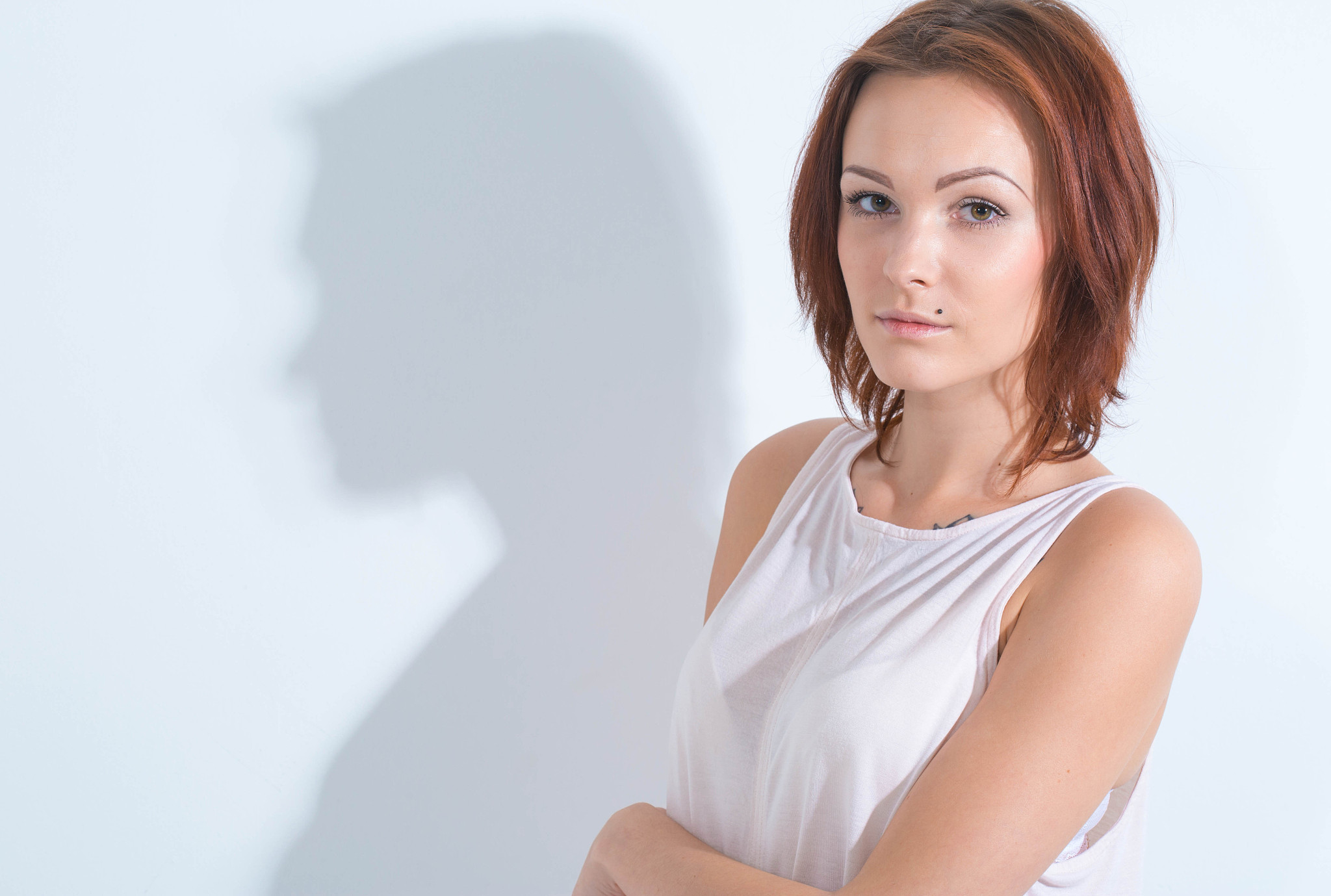 染红的头发,皮肤,青年人,健康生活方式,<strong>美女</strong>,英文字母t,可爱的,商务