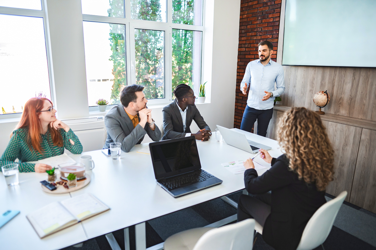 帮我写一份召开座谈会的通知